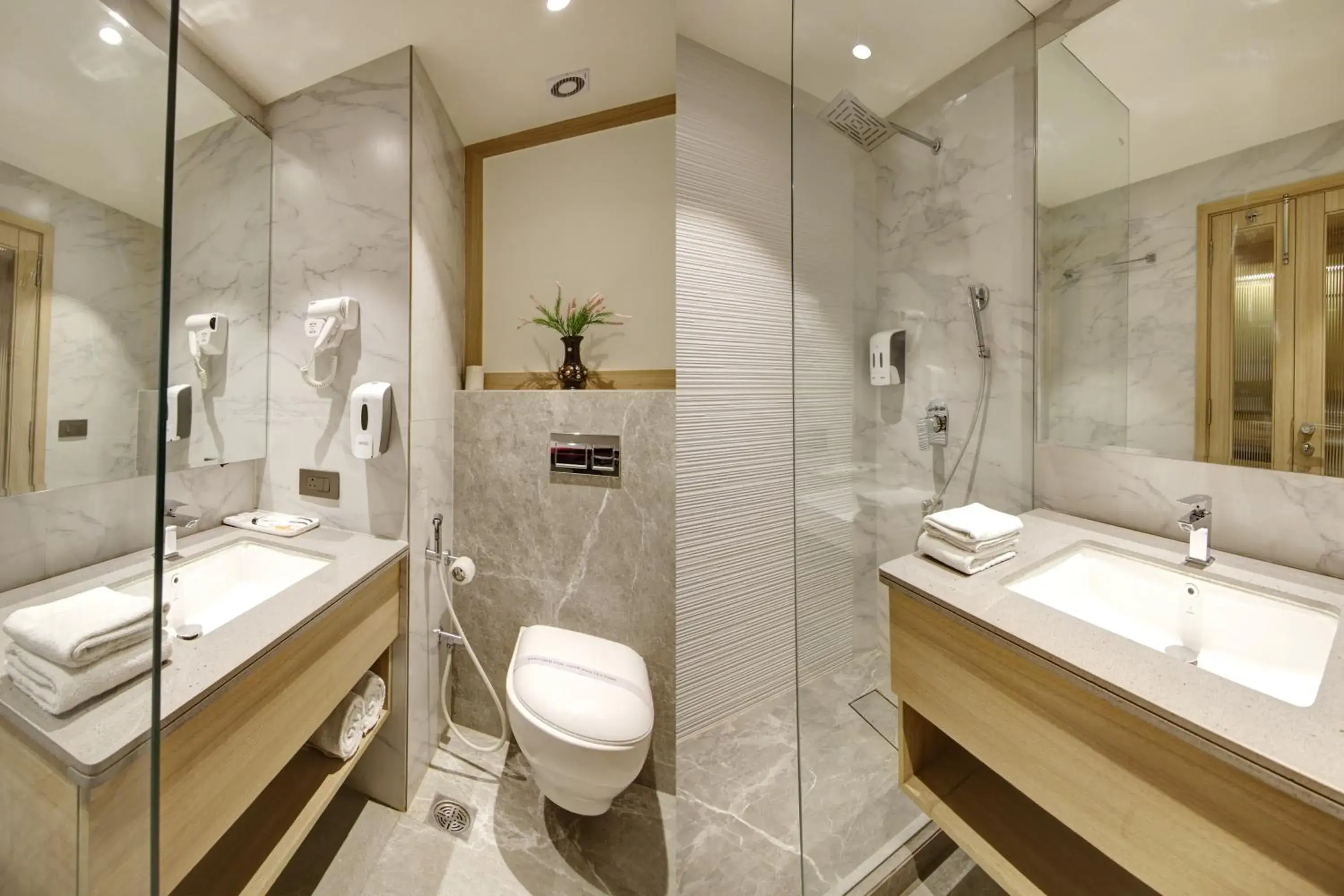 Deluxe Twin Room in East Park Inn Deluxe Twin Room in East Park Inn