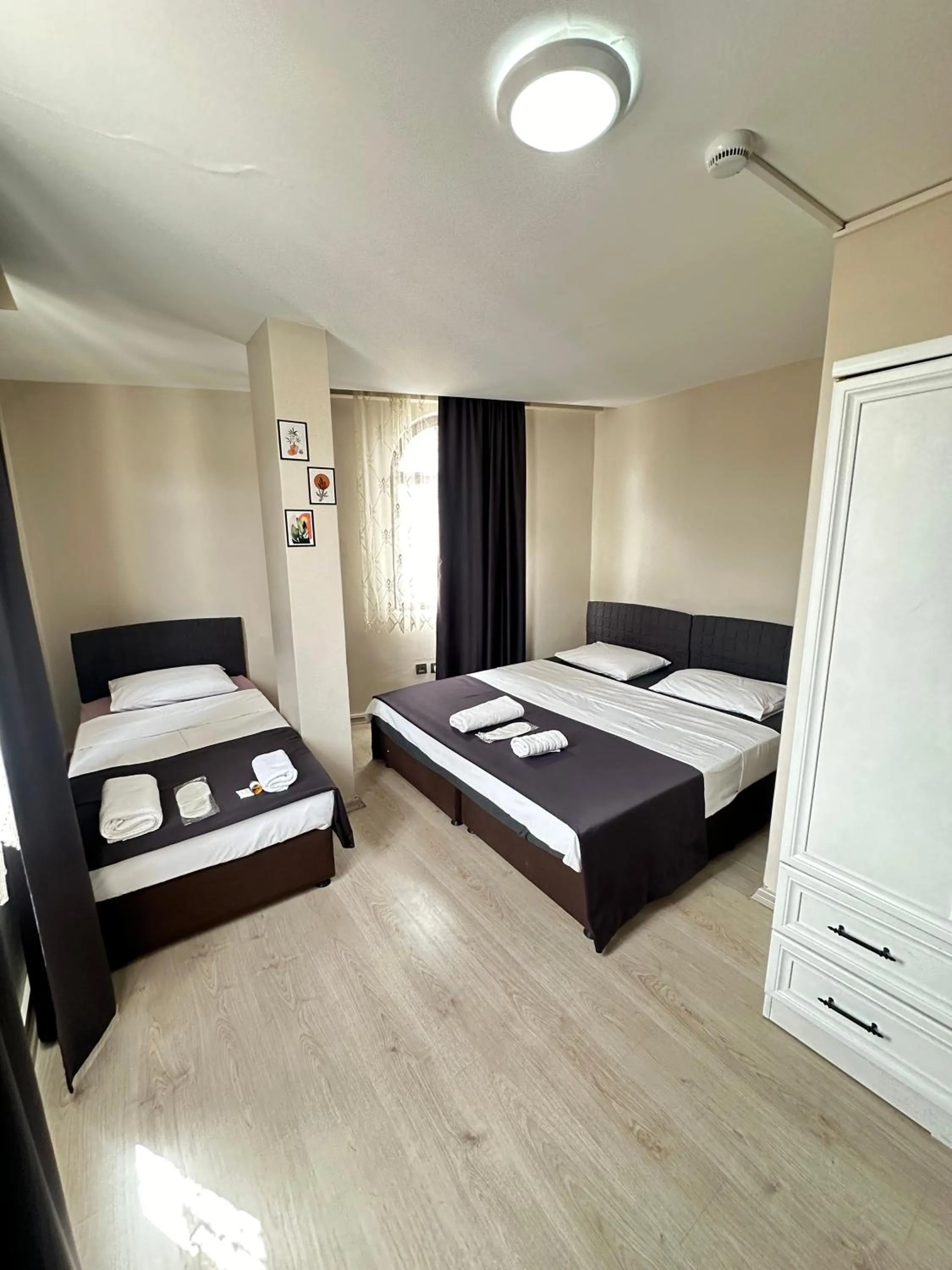 Photo of the whole room, Bed in GLR OTEL