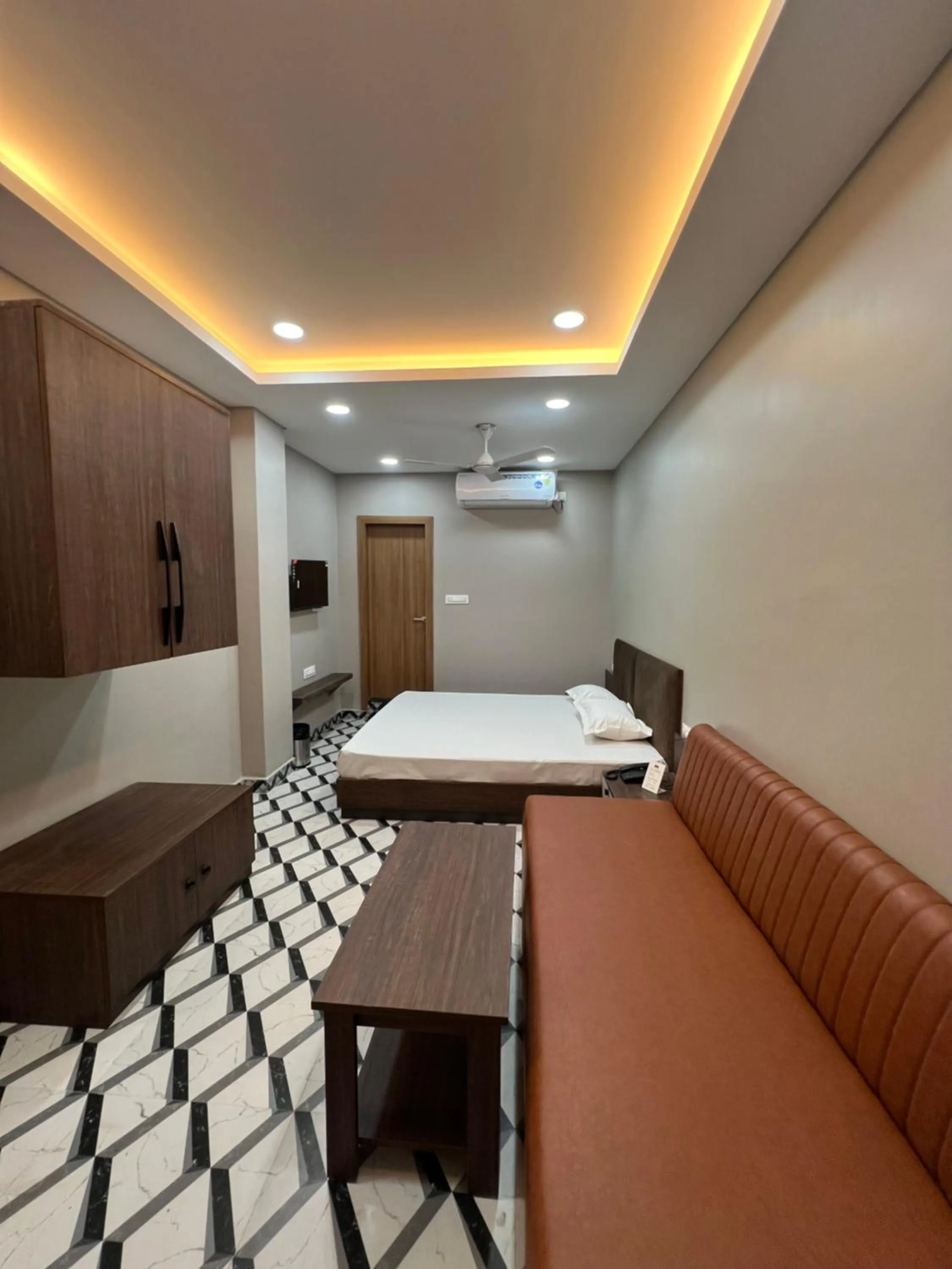 Photo of the whole room in TIC ROOMS