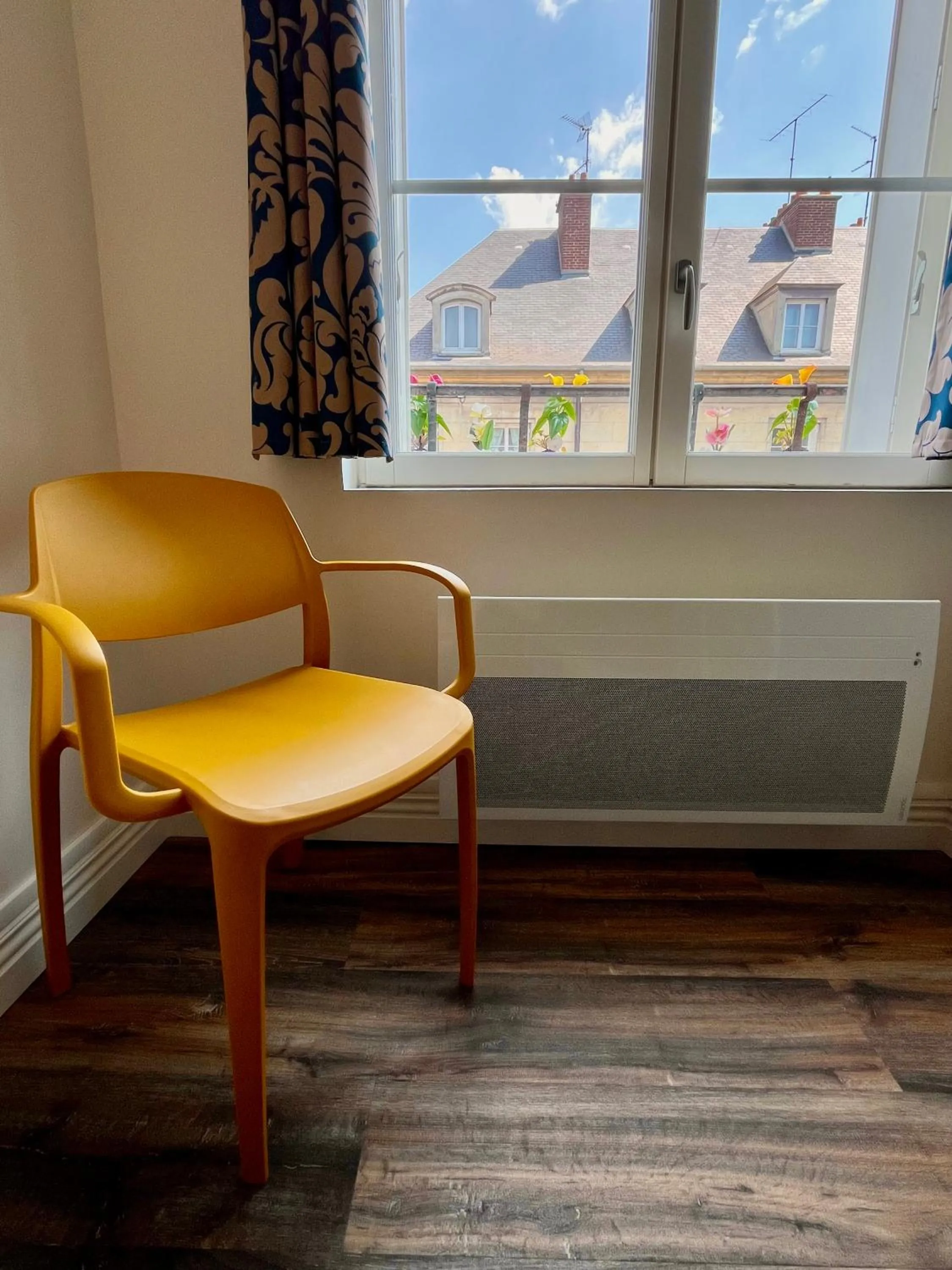Bedroom in Armor Hotel