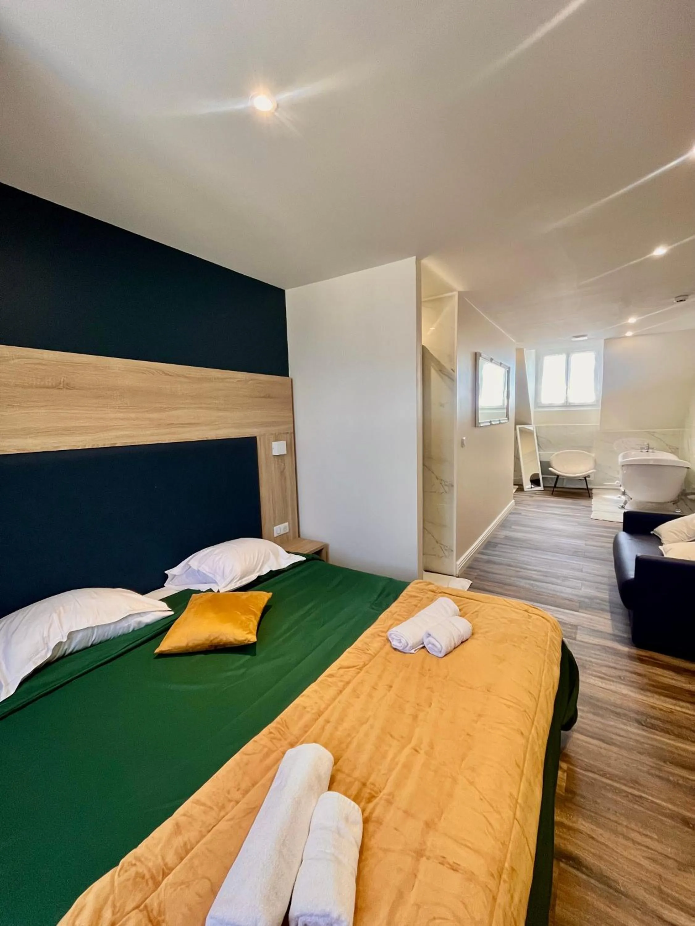 Bedroom, Bed in Armor Hotel