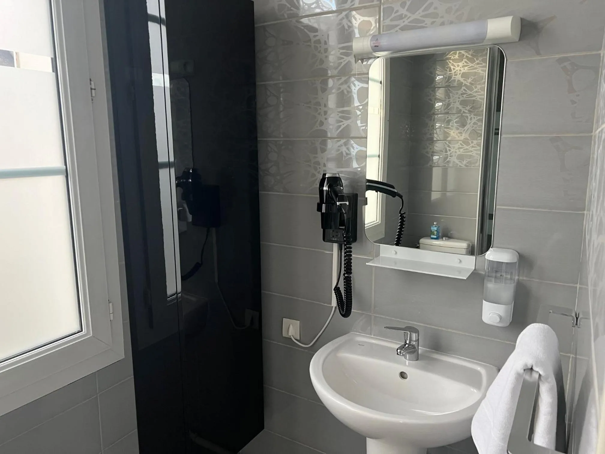 Shower in Armor Hotel
