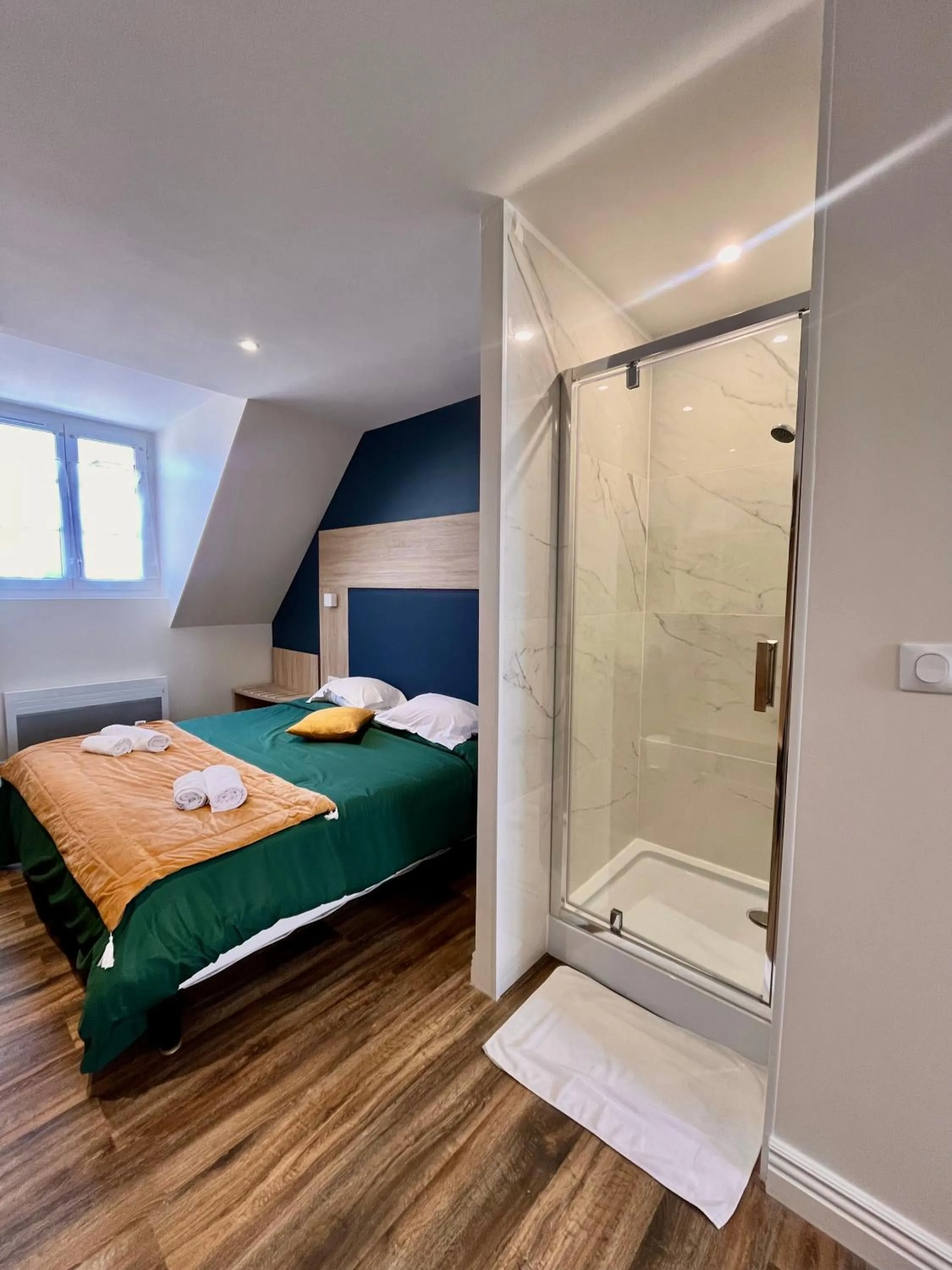 Bedroom, Bed in Armor Hotel