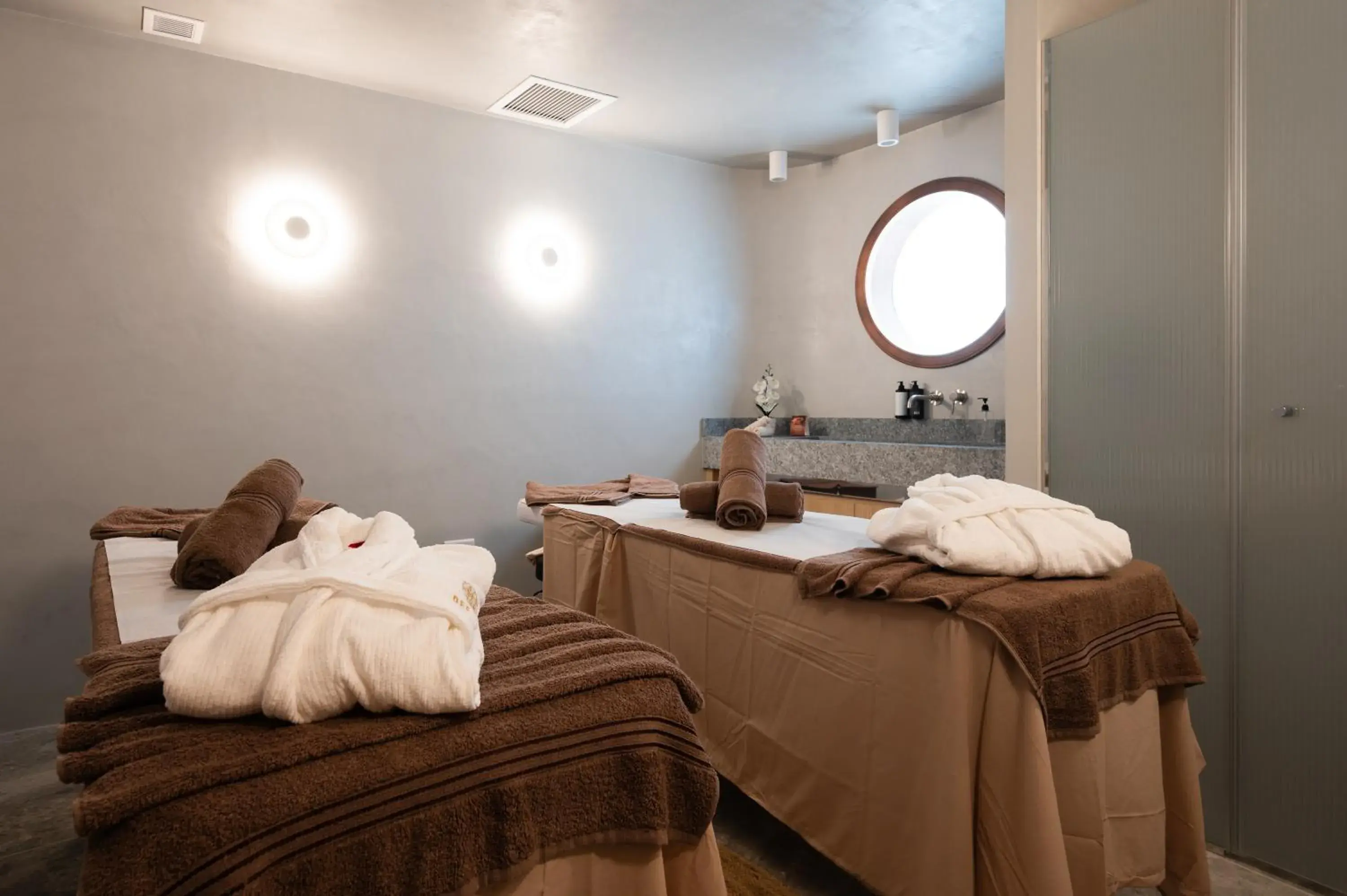 Massage, Bed in Best Western Premier Malta Massage, Bed in Best Western Premier Malta