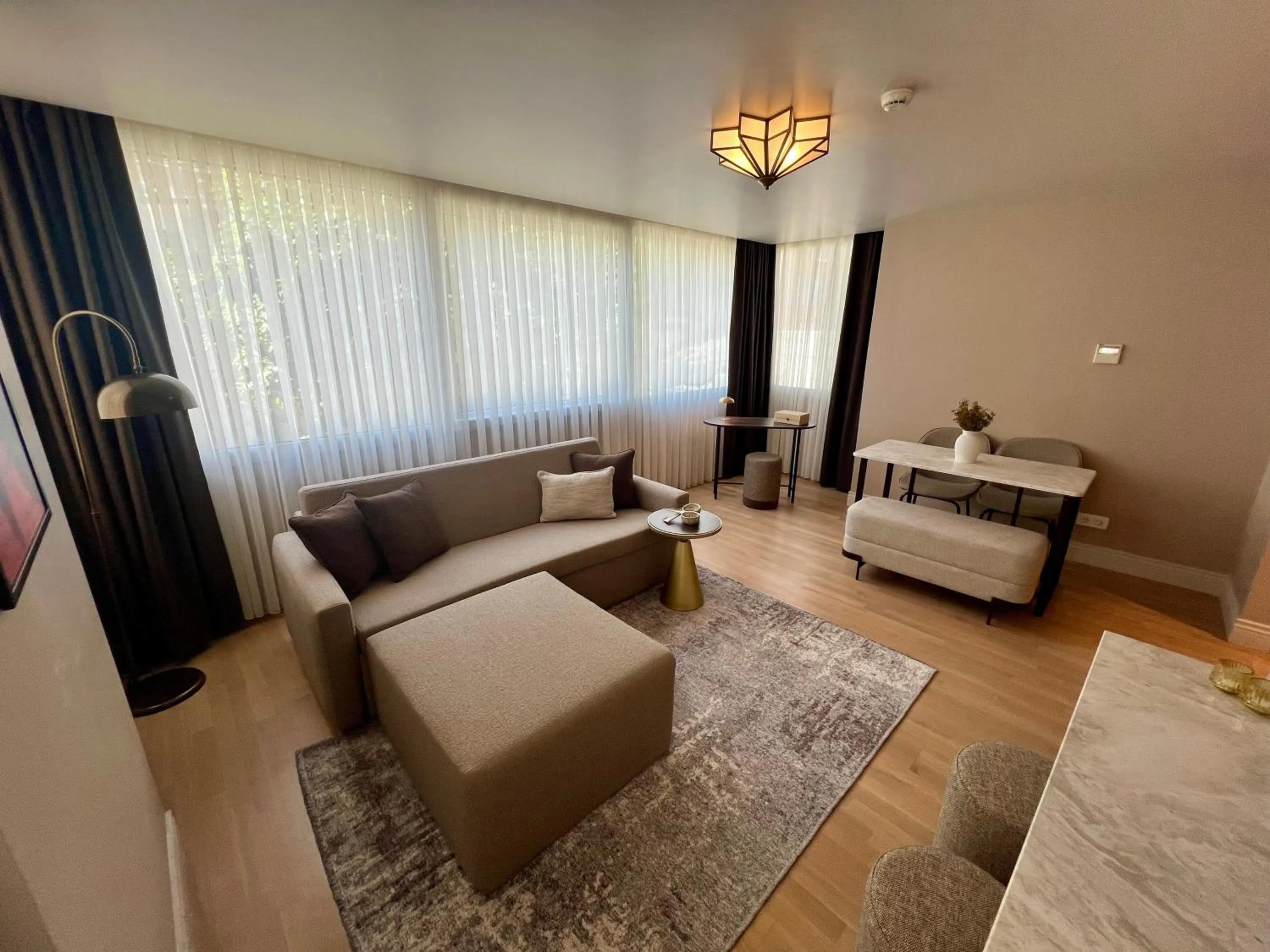 Living room in Weingart Suites Hotel