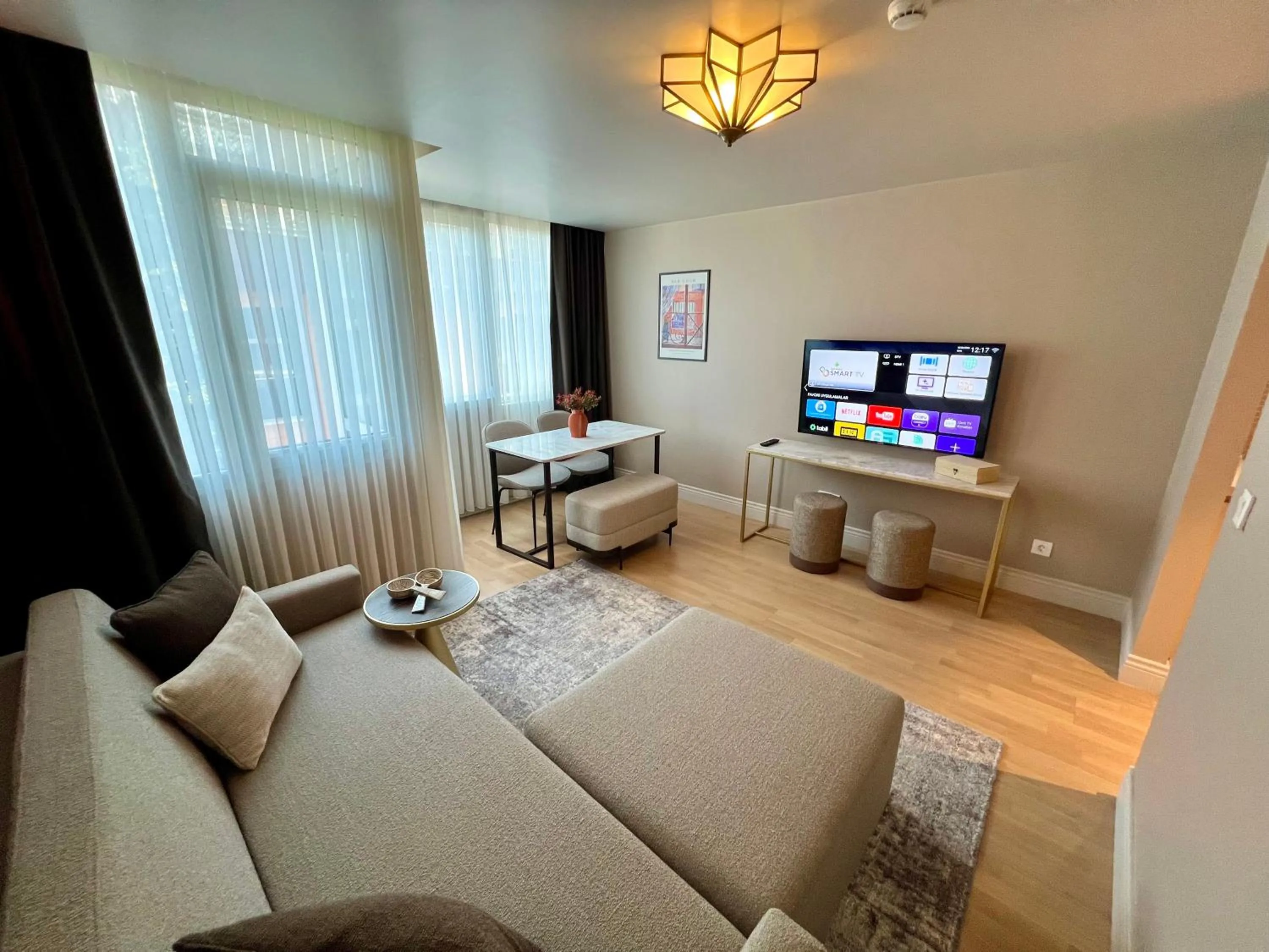 TV and multimedia in Weingart Suites Hotel