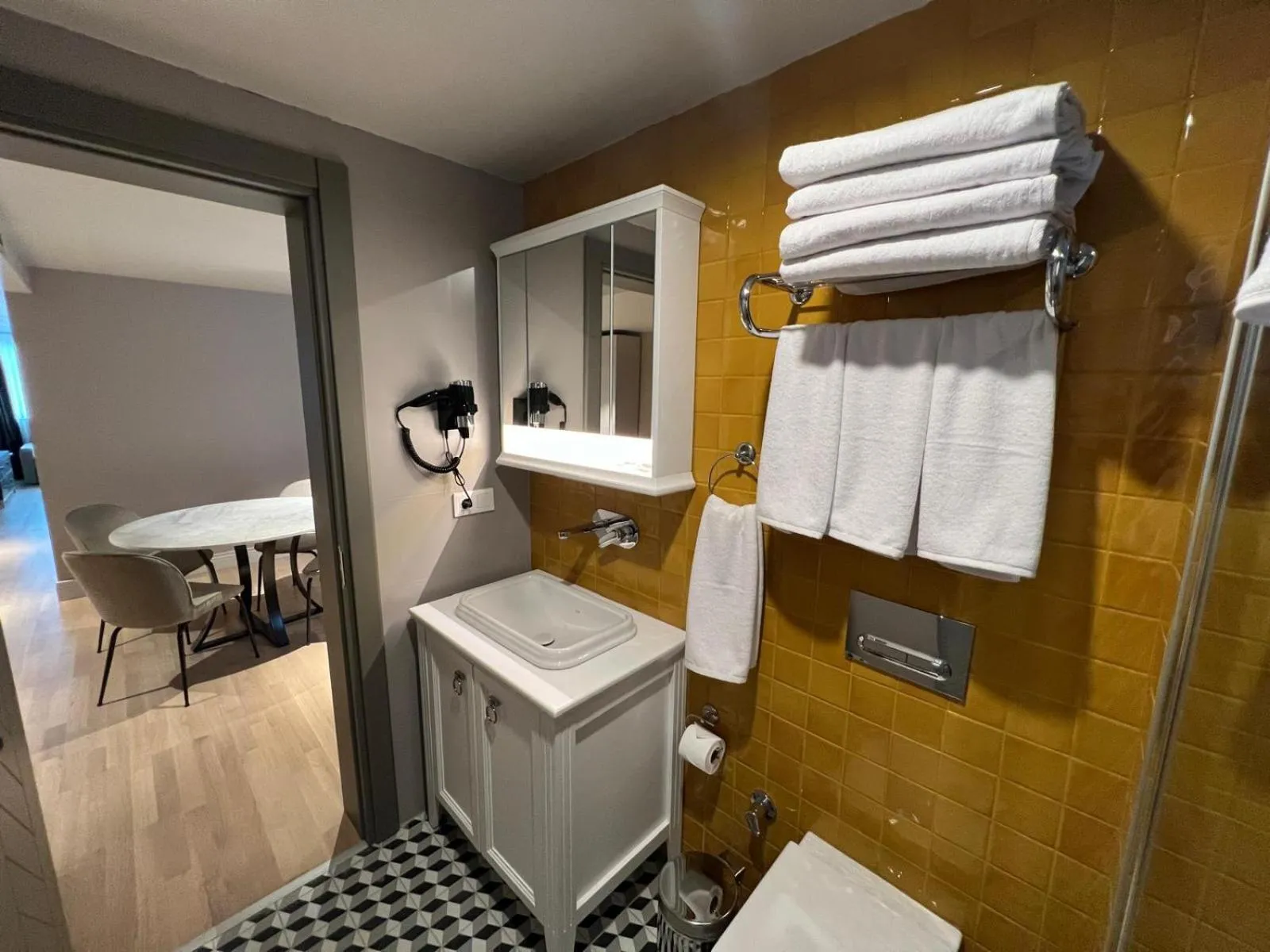 Bathroom in Weingart Suites Hotel