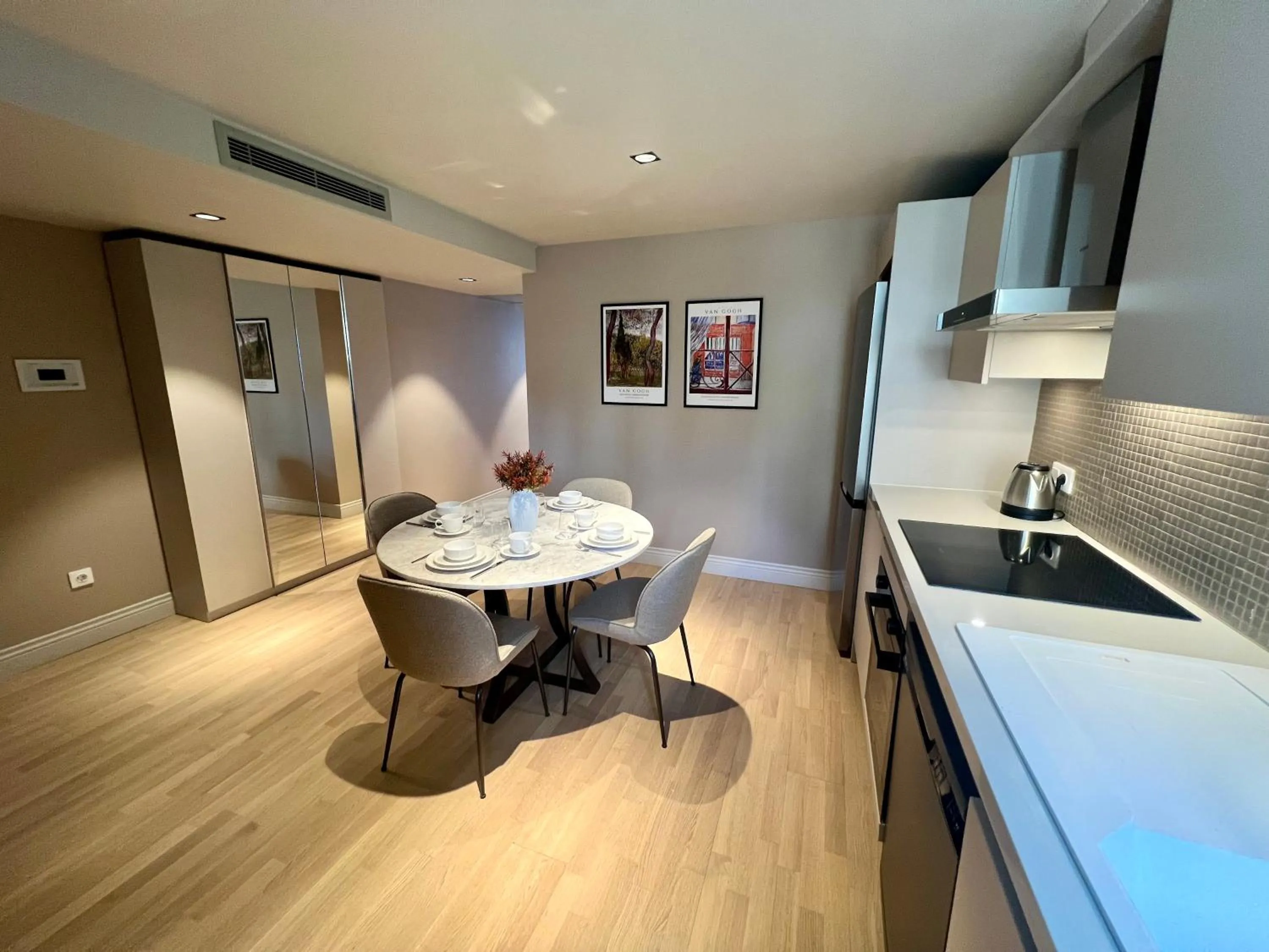 Kitchen or kitchenette in Weingart Suites Hotel