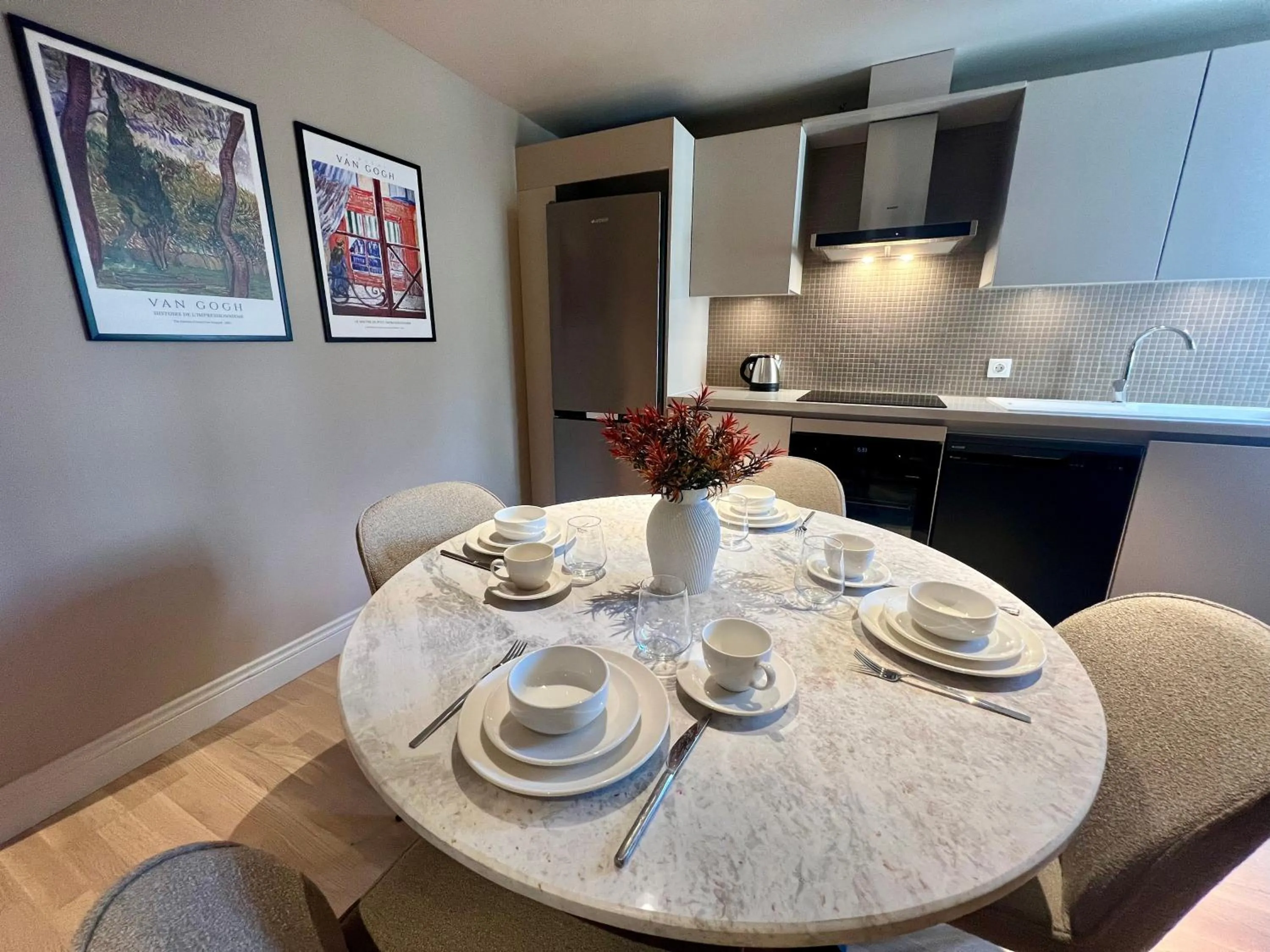 Kitchen or kitchenette in Weingart Suites Hotel