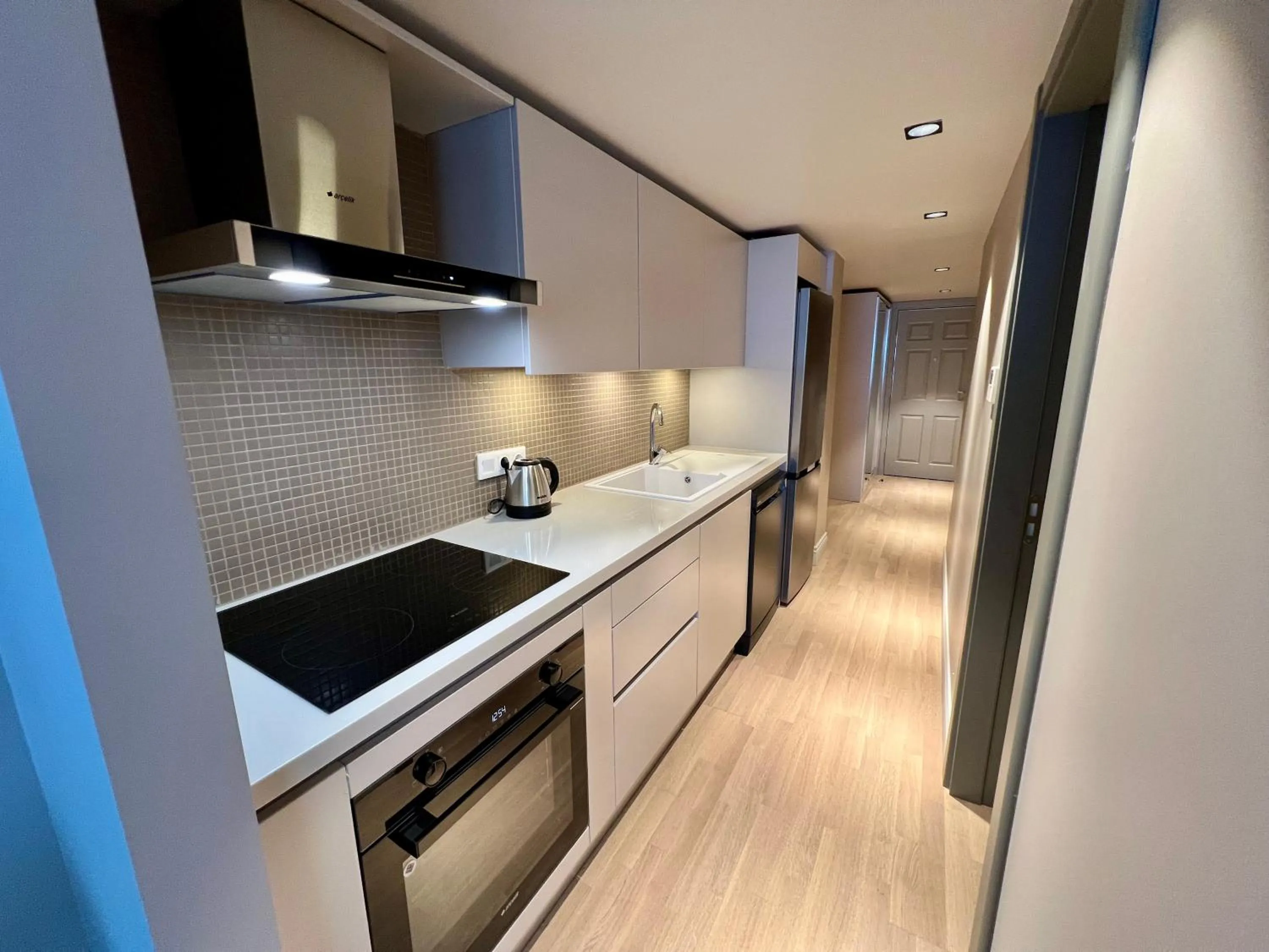 Coffee/tea facilities in Weingart Suites Hotel