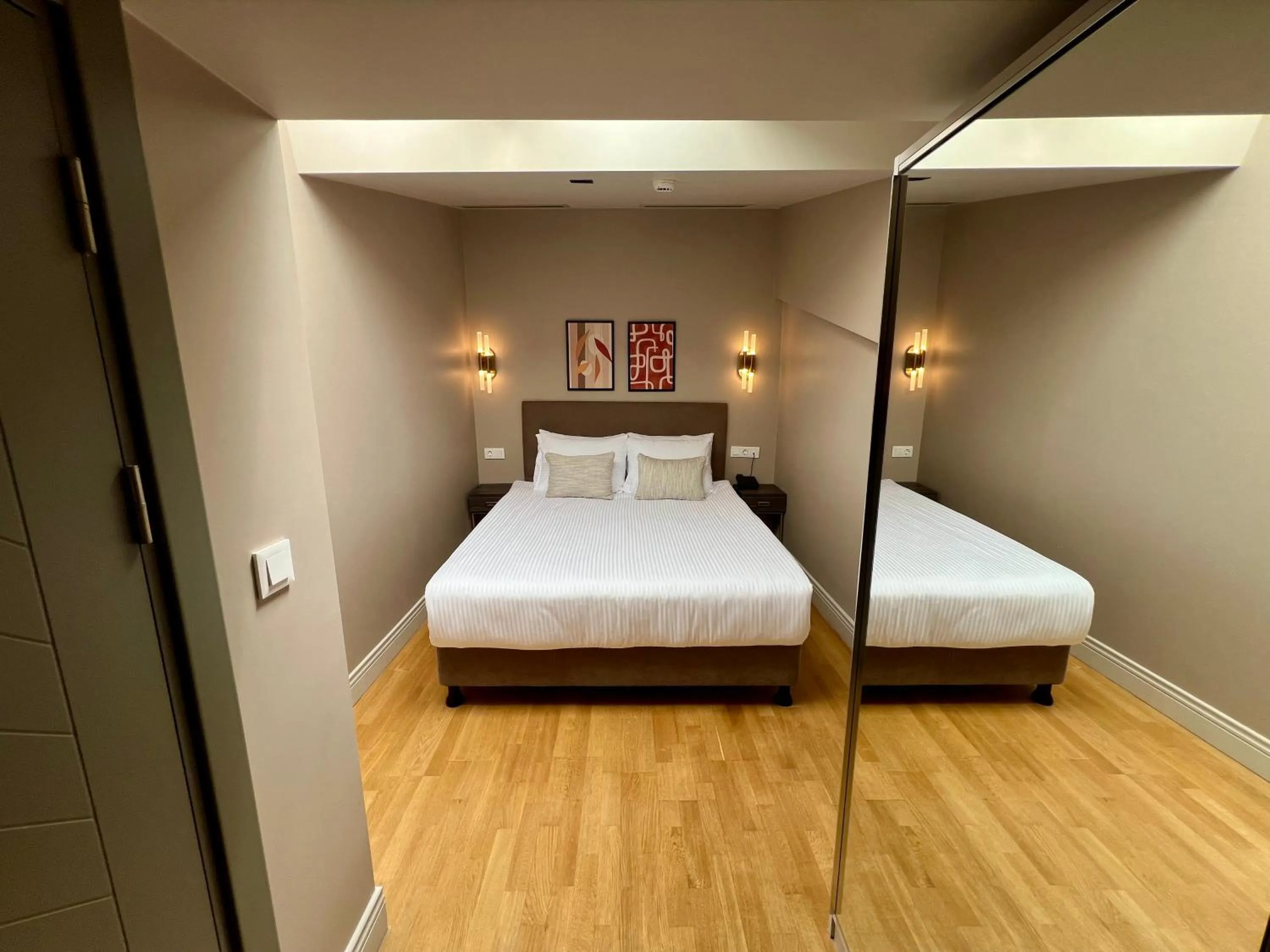 Bed in Weingart Suites Hotel