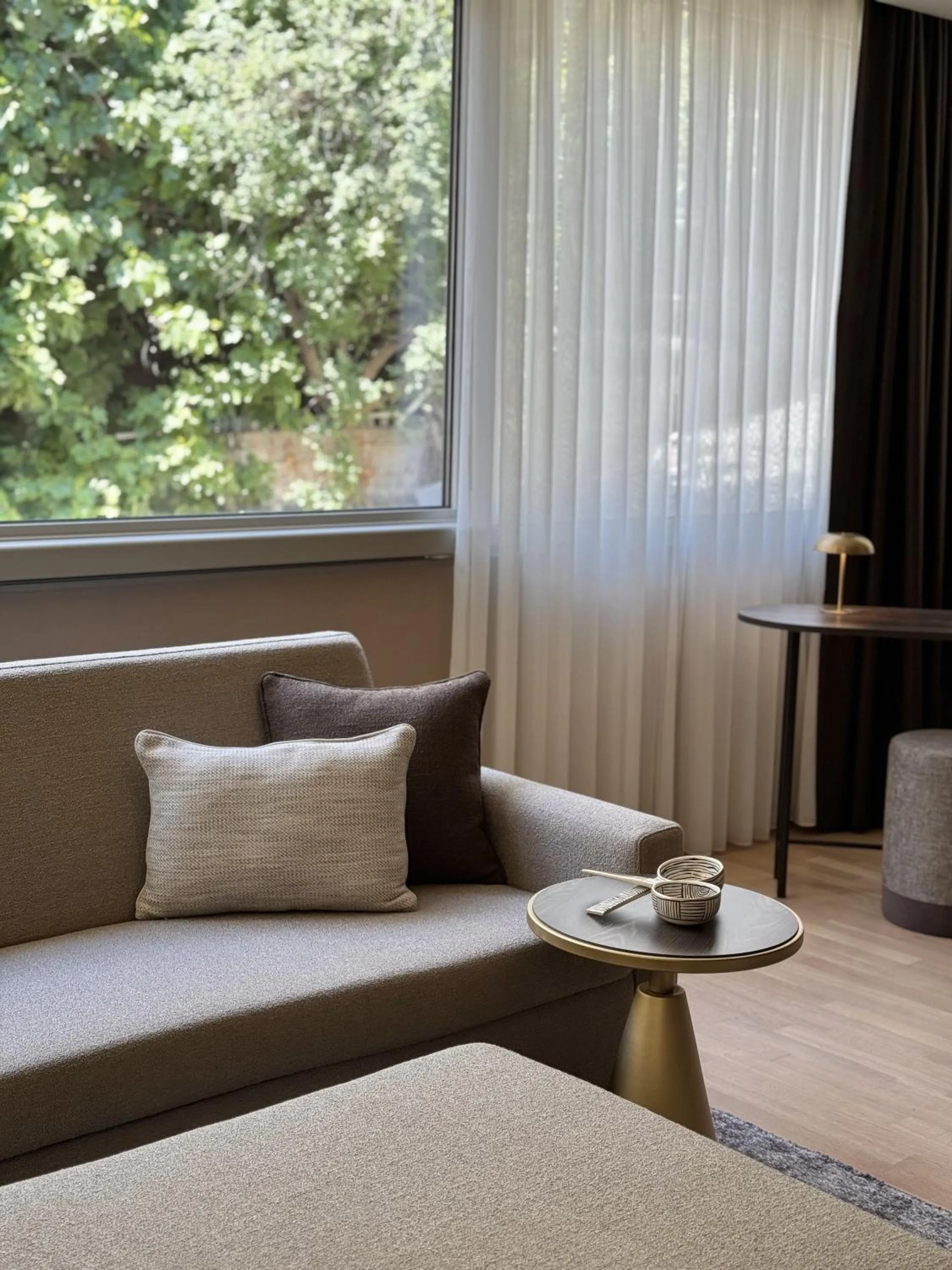 Living room, Bed in Weingart Suites Hotel