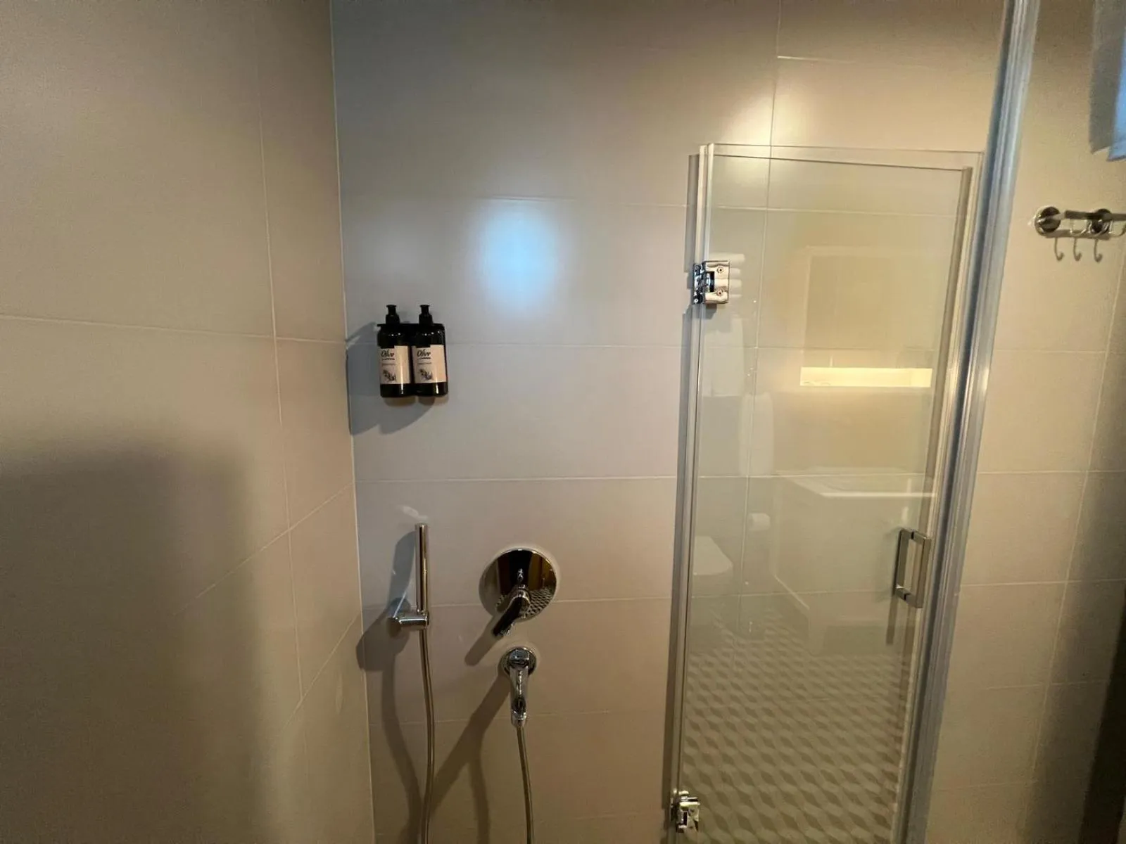 Shower in Weingart Suites Hotel