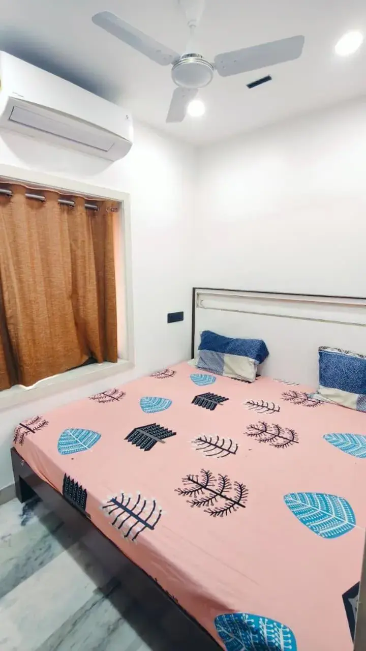 Bed in HOTEL GALAXY SURAT Bed in HOTEL GALAXY SURAT