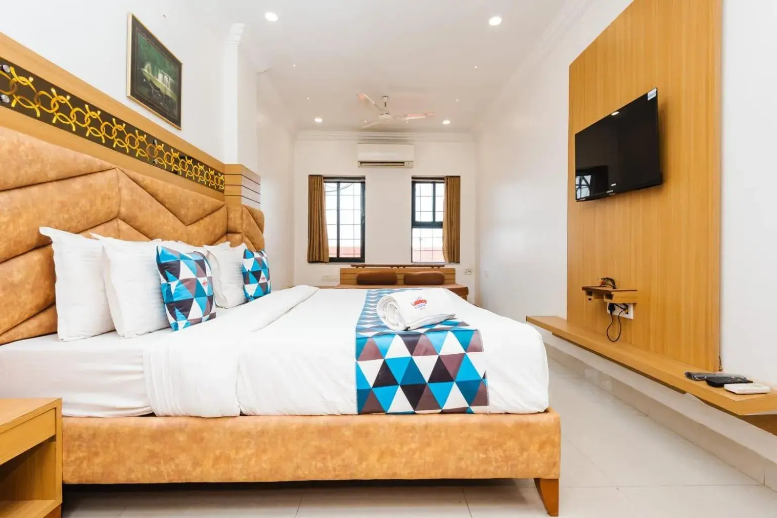 Bed in HOTEL GALAXY SURAT Bed in HOTEL GALAXY SURAT