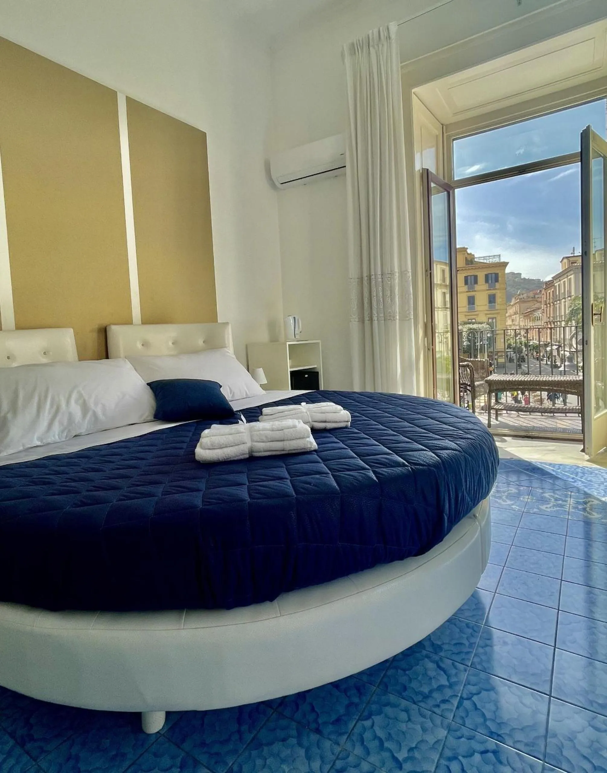 Bed in Ambasciata Sorrento Relais