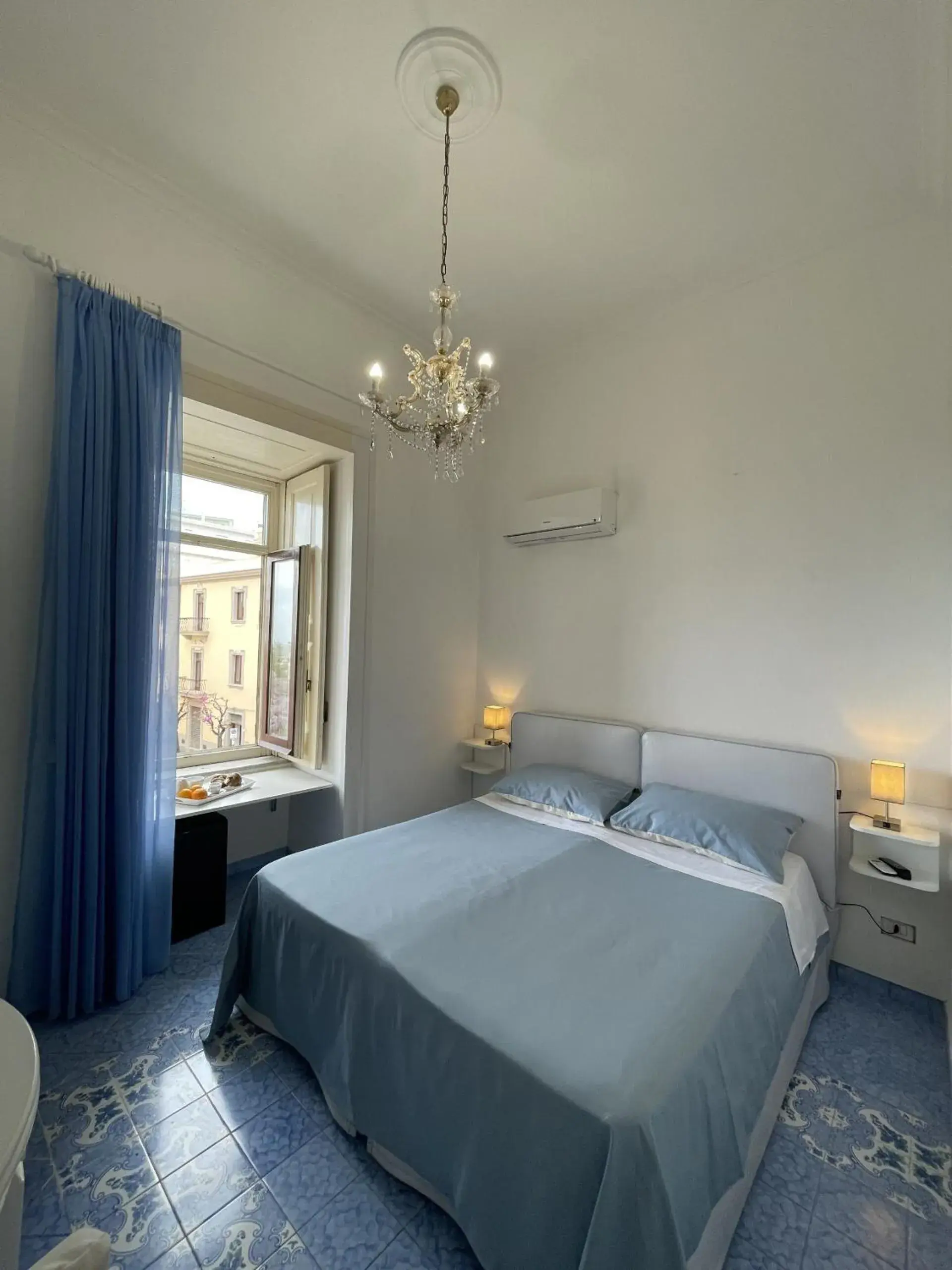 Double Room with Private Bathroom in Ambasciata Sorrento Relais Double Room with Private Bathroom in Ambasciata Sorrento Relais