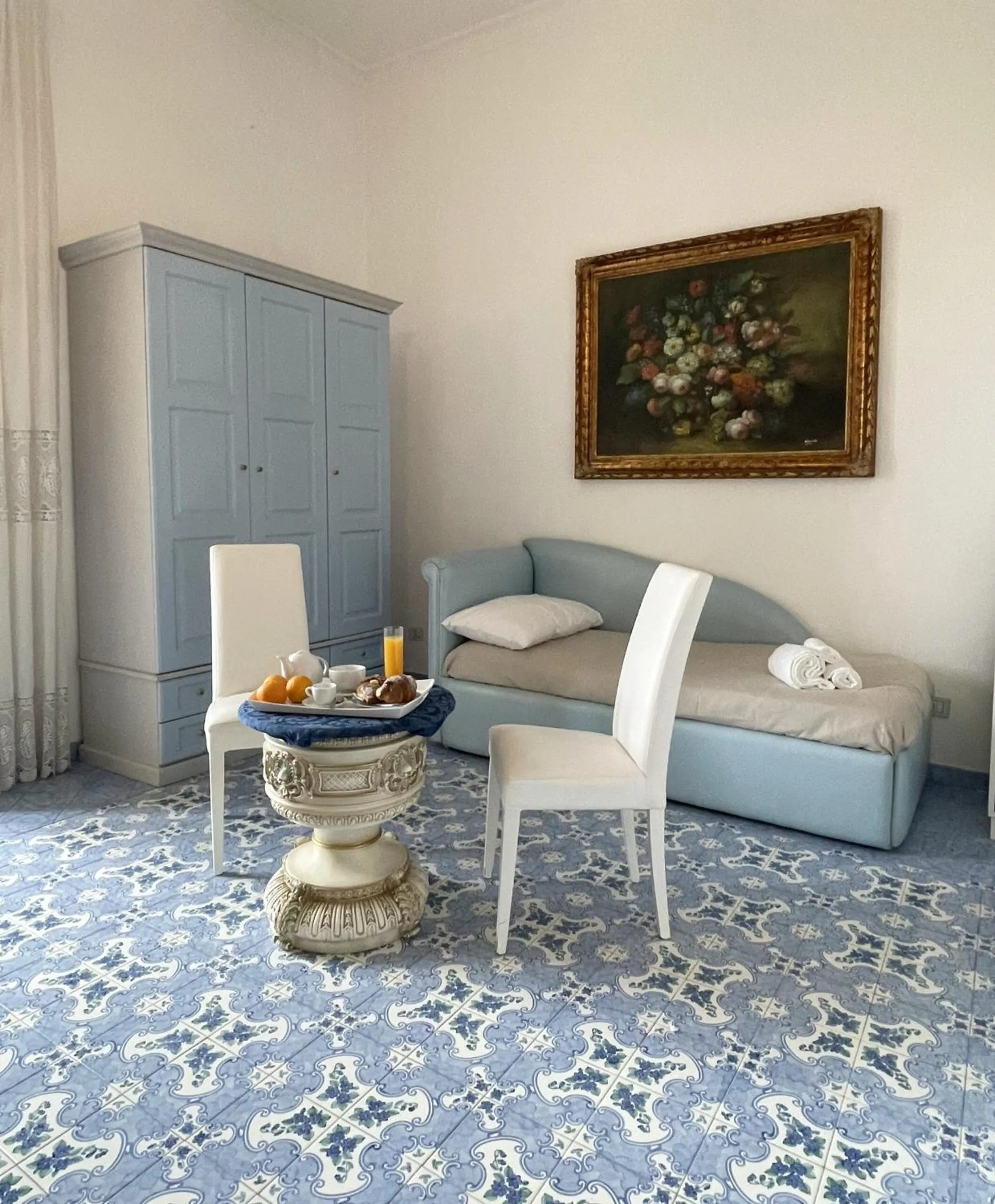 Bed in Ambasciata Sorrento Relais