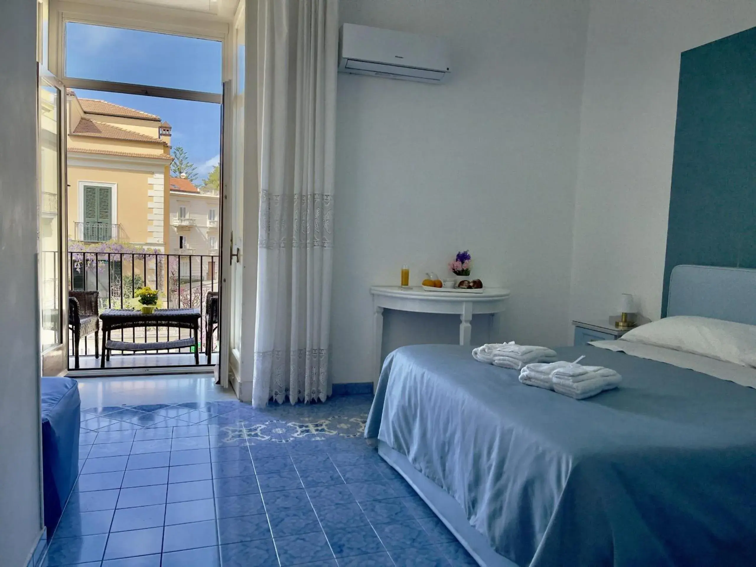 Double Room with Balcony in Ambasciata Sorrento Relais Double Room with Balcony in Ambasciata Sorrento Relais