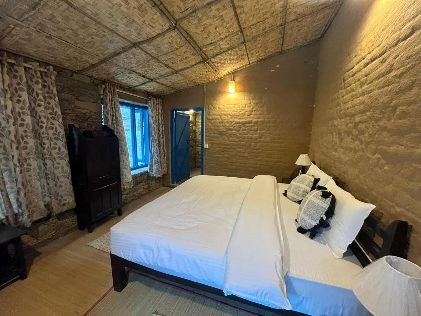 Photo of the whole room, Bed in Burans Kot Heritage Home - Ramgarh