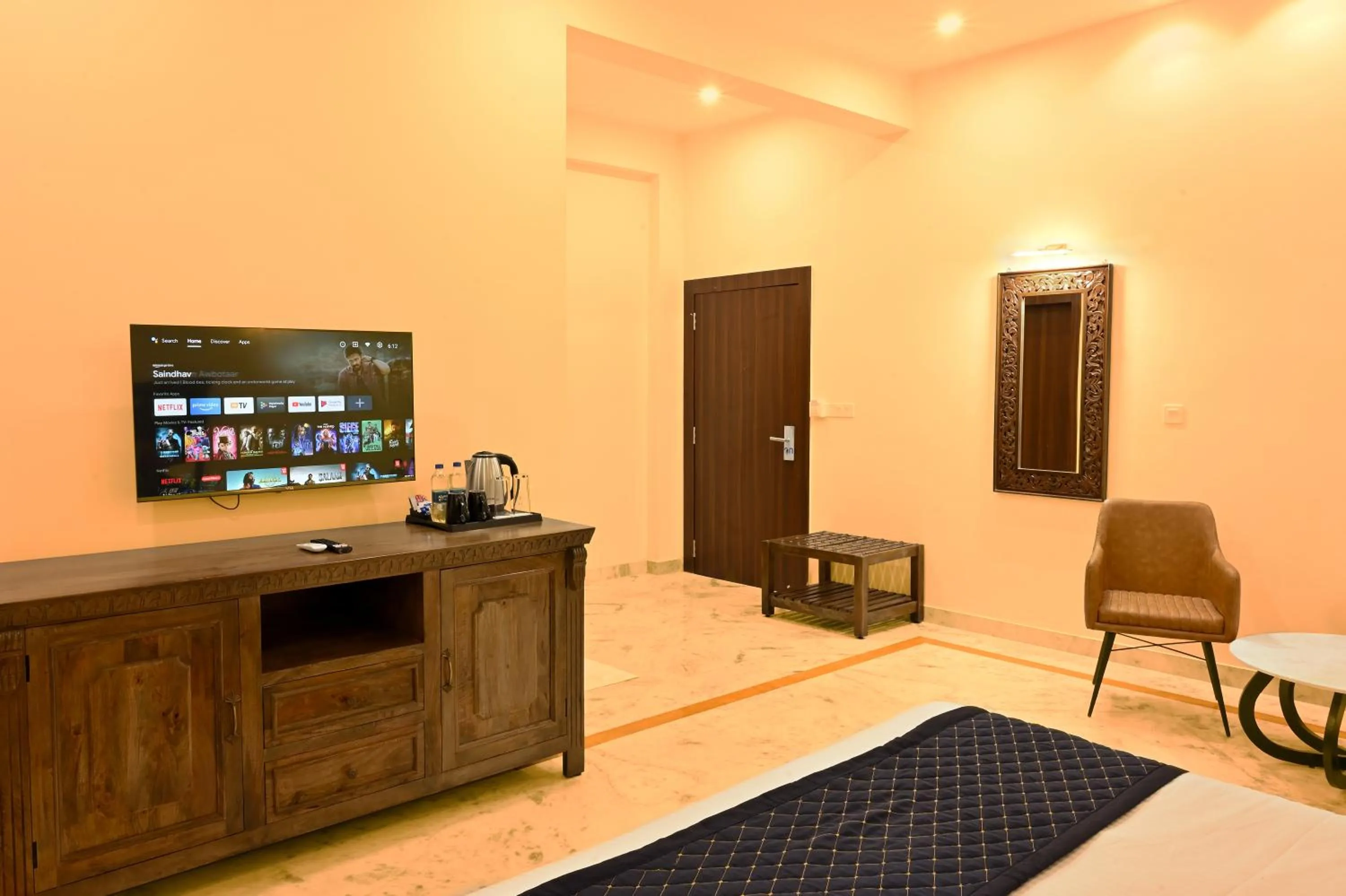 TV and multimedia in Hotel The Royal Courtyard