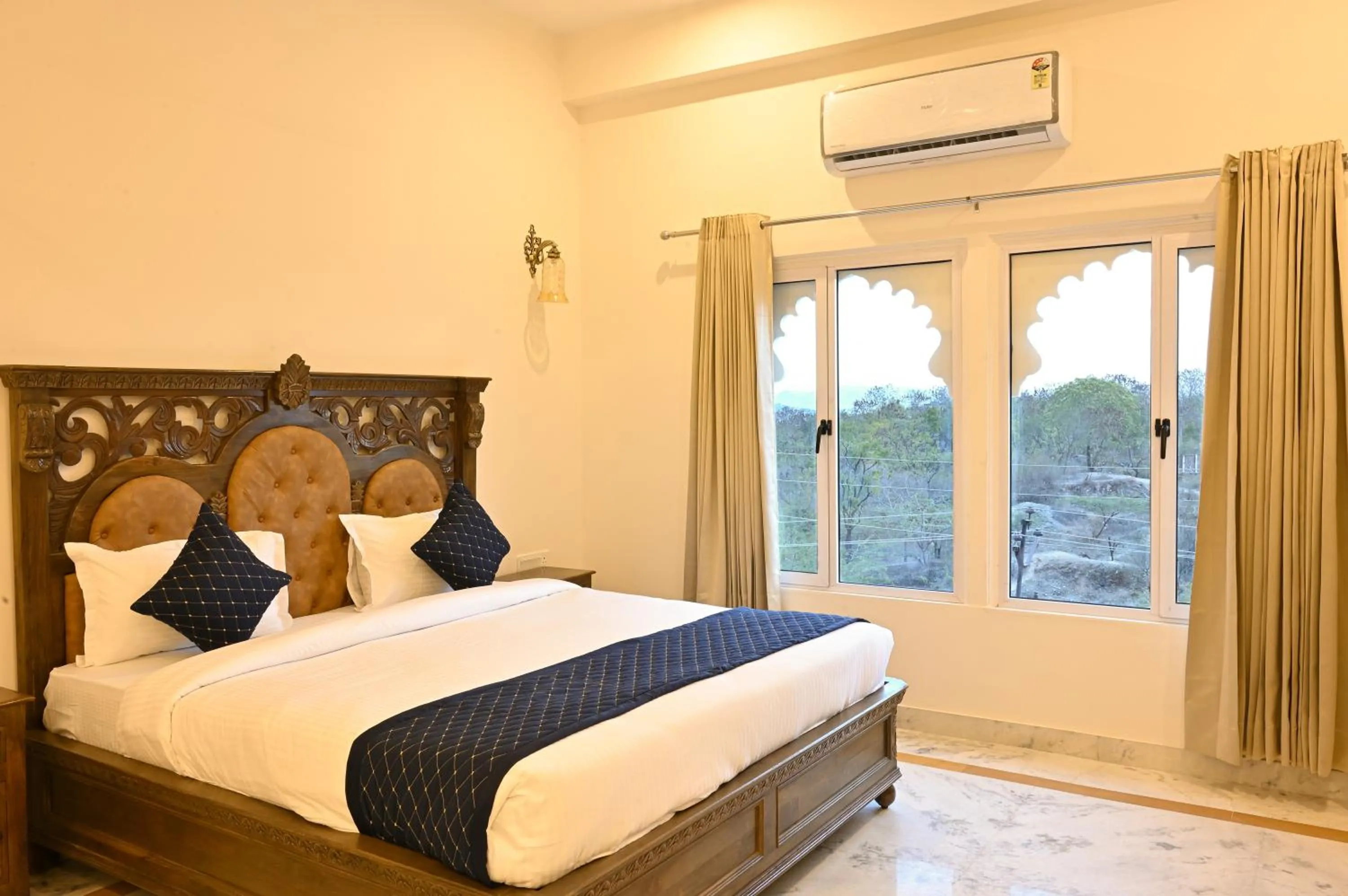 Bedroom, Bed in Hotel The Royal Courtyard