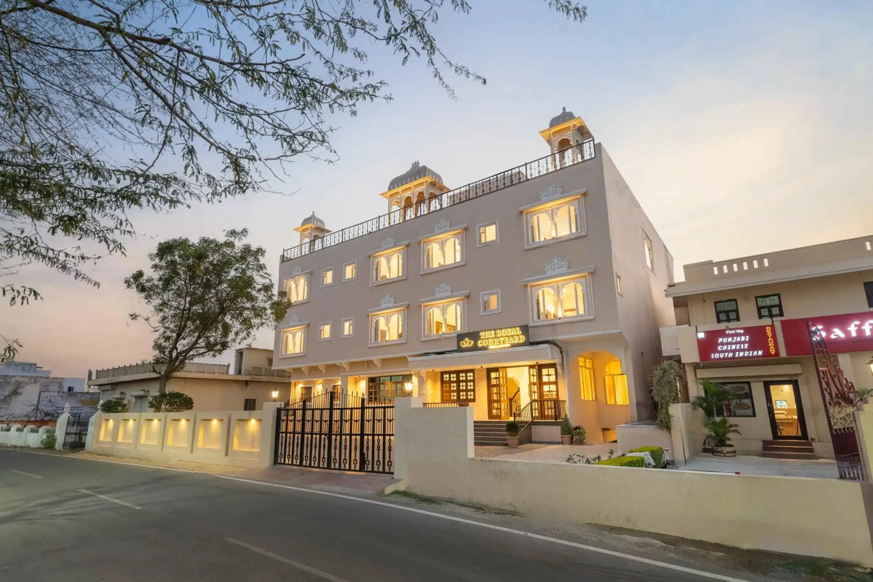Property building in Hotel The Royal Courtyard Property building in Hotel The Royal Courtyard