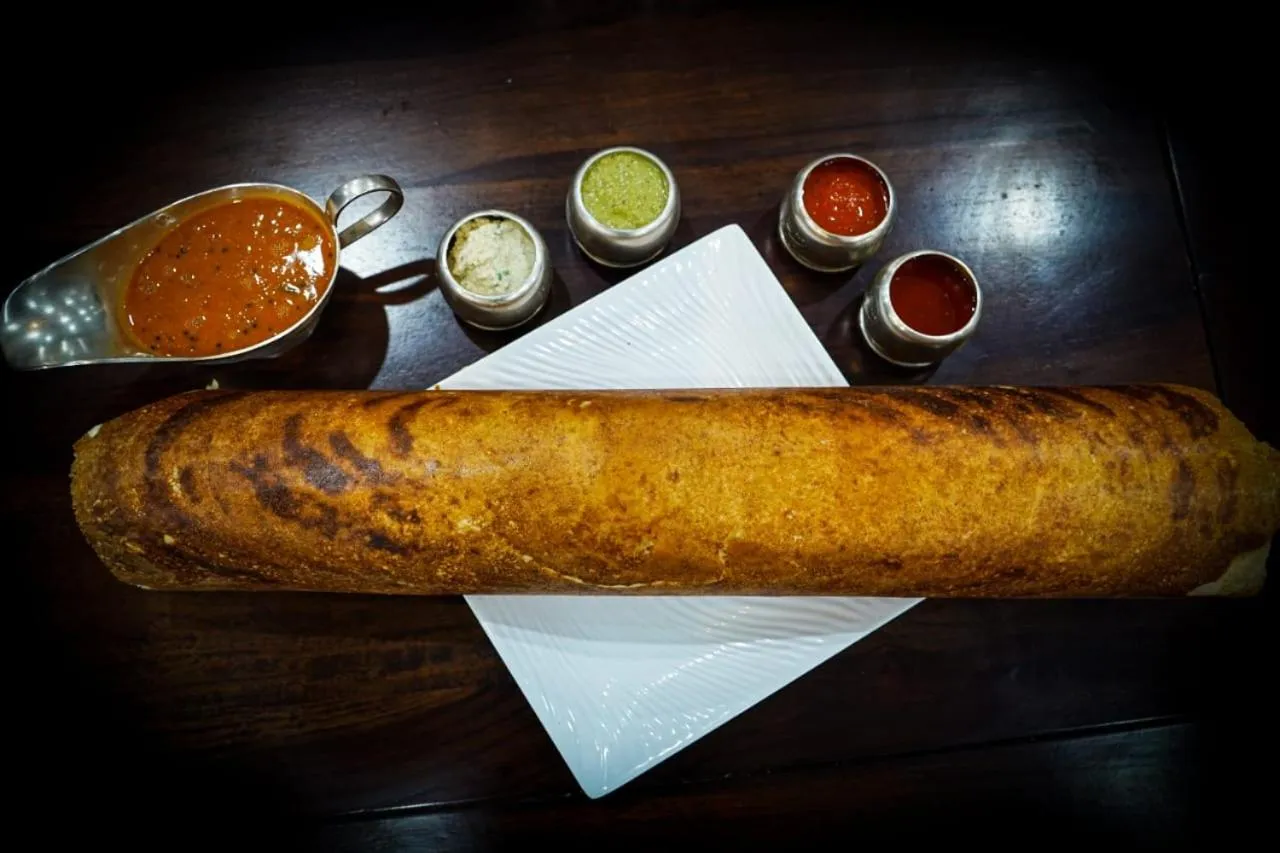 Restaurant/places to eat in Hotel The Royal Courtyard