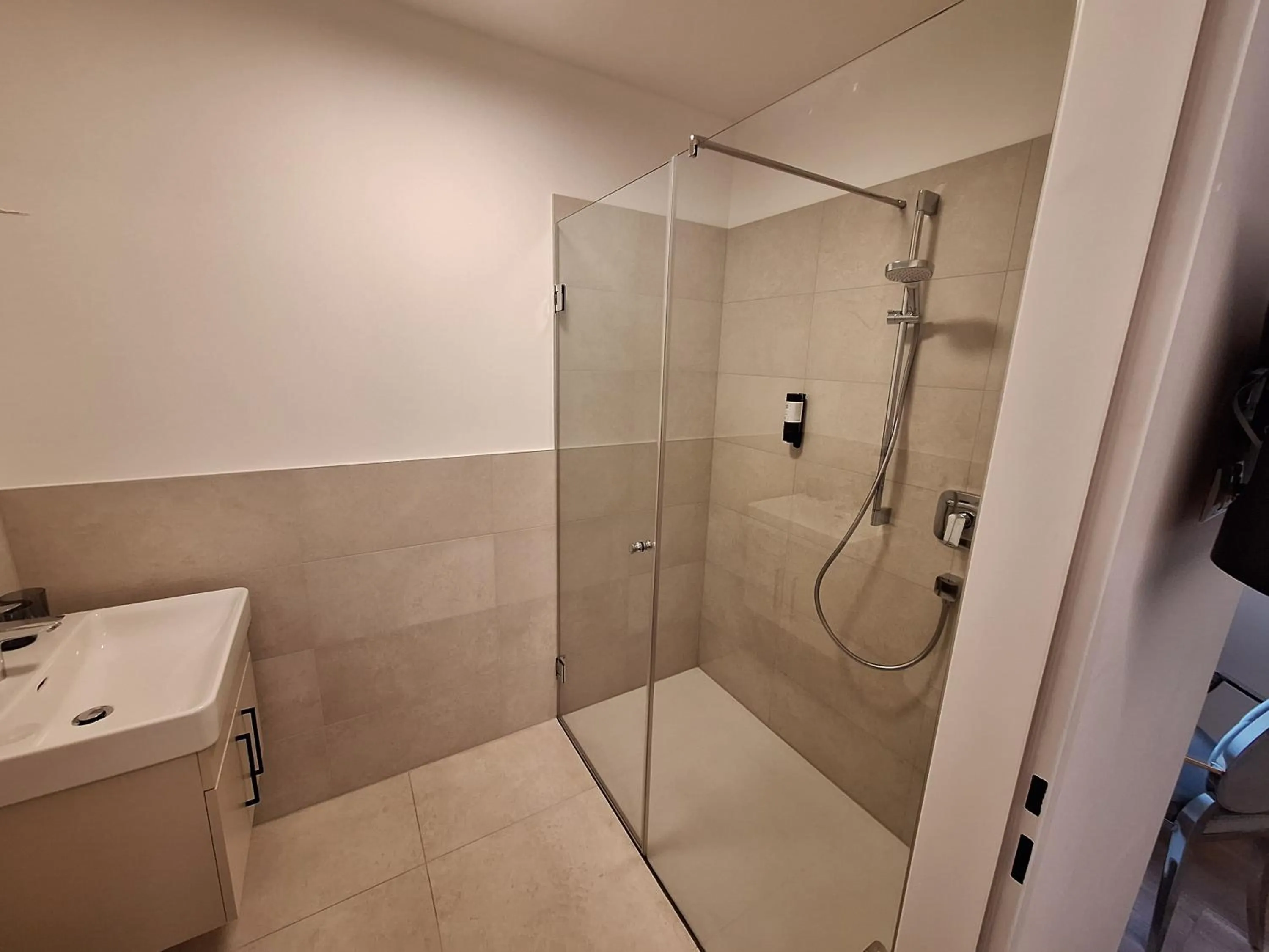 Shower in myQuartier Luxury Hideaways digital self check in