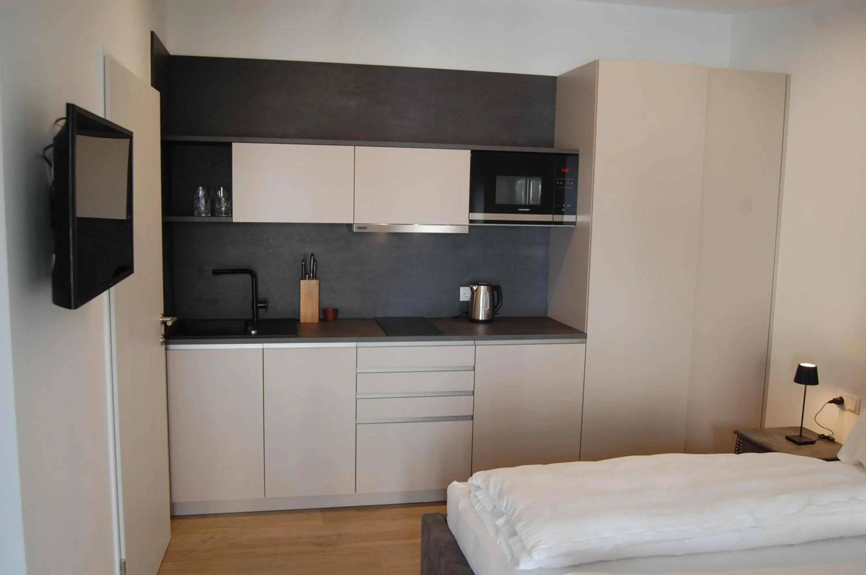 Kitchen or kitchenette, Bed in myQuartier Luxury Hideaways digital self check in
