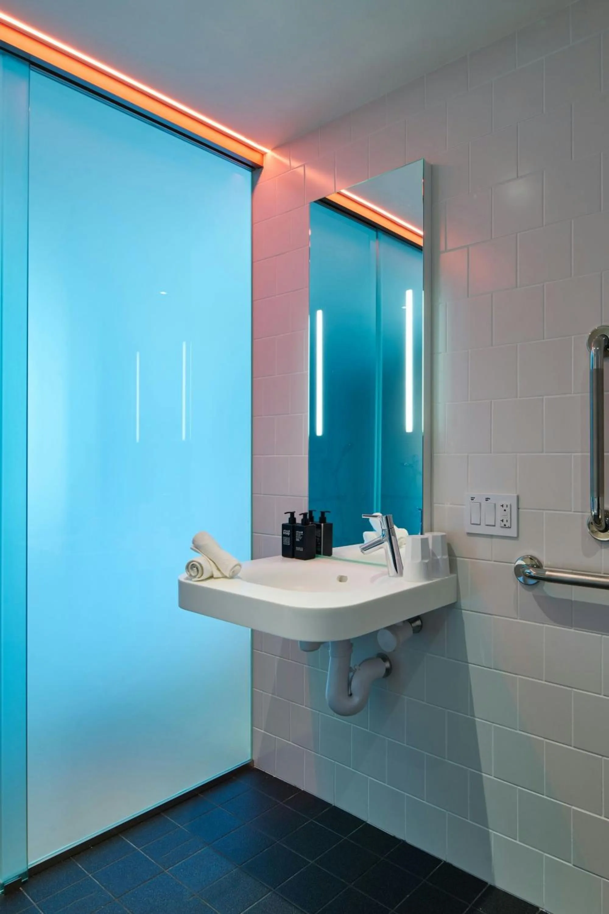 Bedroom in citizenM Boston Back Bay