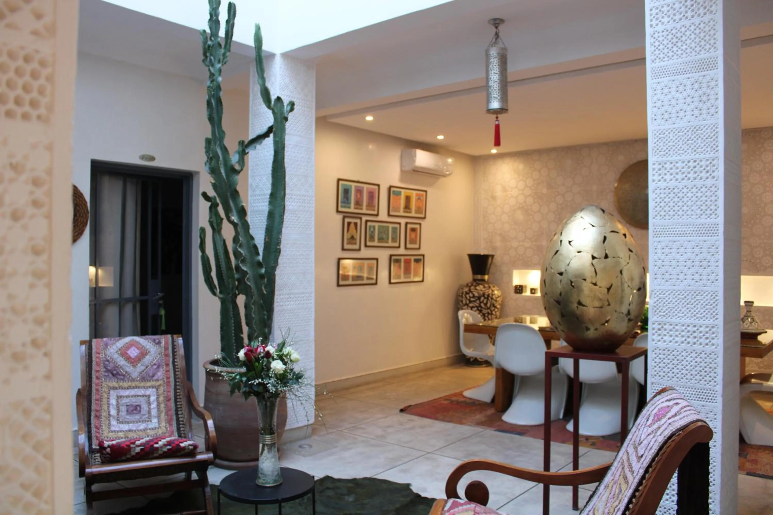 Dining area in Riad La Sarrazine Privatisation complète Maison de famille à Marrakech