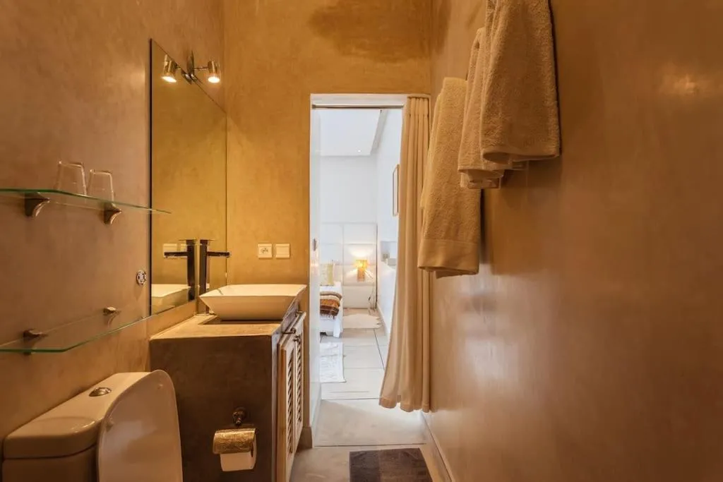 Bathroom in Riad La Sarrazine Privatisation complète Maison de famille à Marrakech