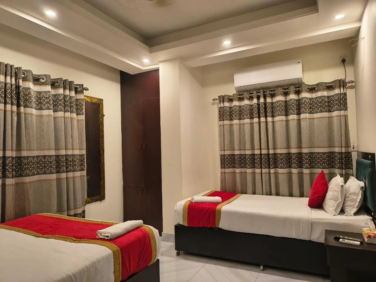 Photo of the whole room, Bed in Hotel White Stone