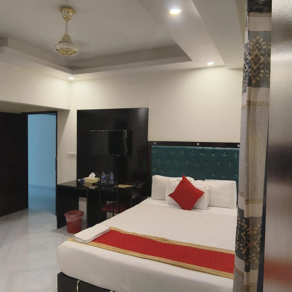 TV and multimedia, Bed in Hotel White Stone