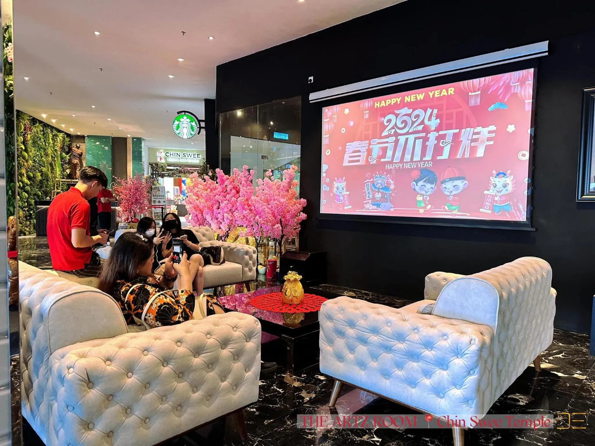 TV and multimedia in The Artz Hotel
