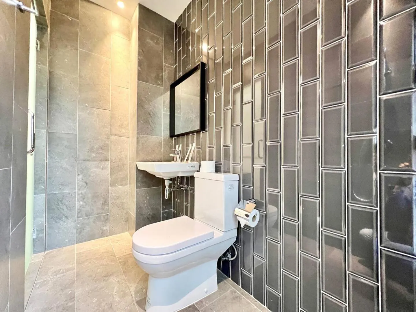 Shower in The Artz Hotel