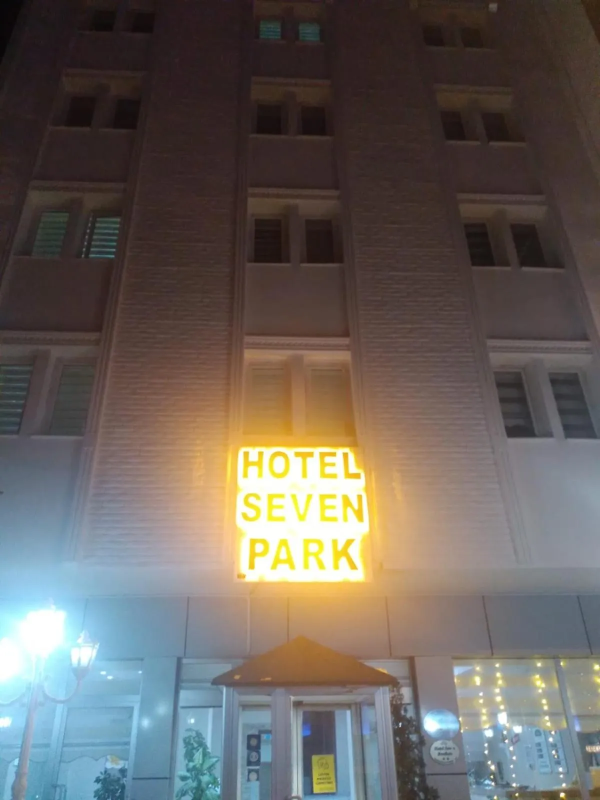 HOTEL SEVEN PARK