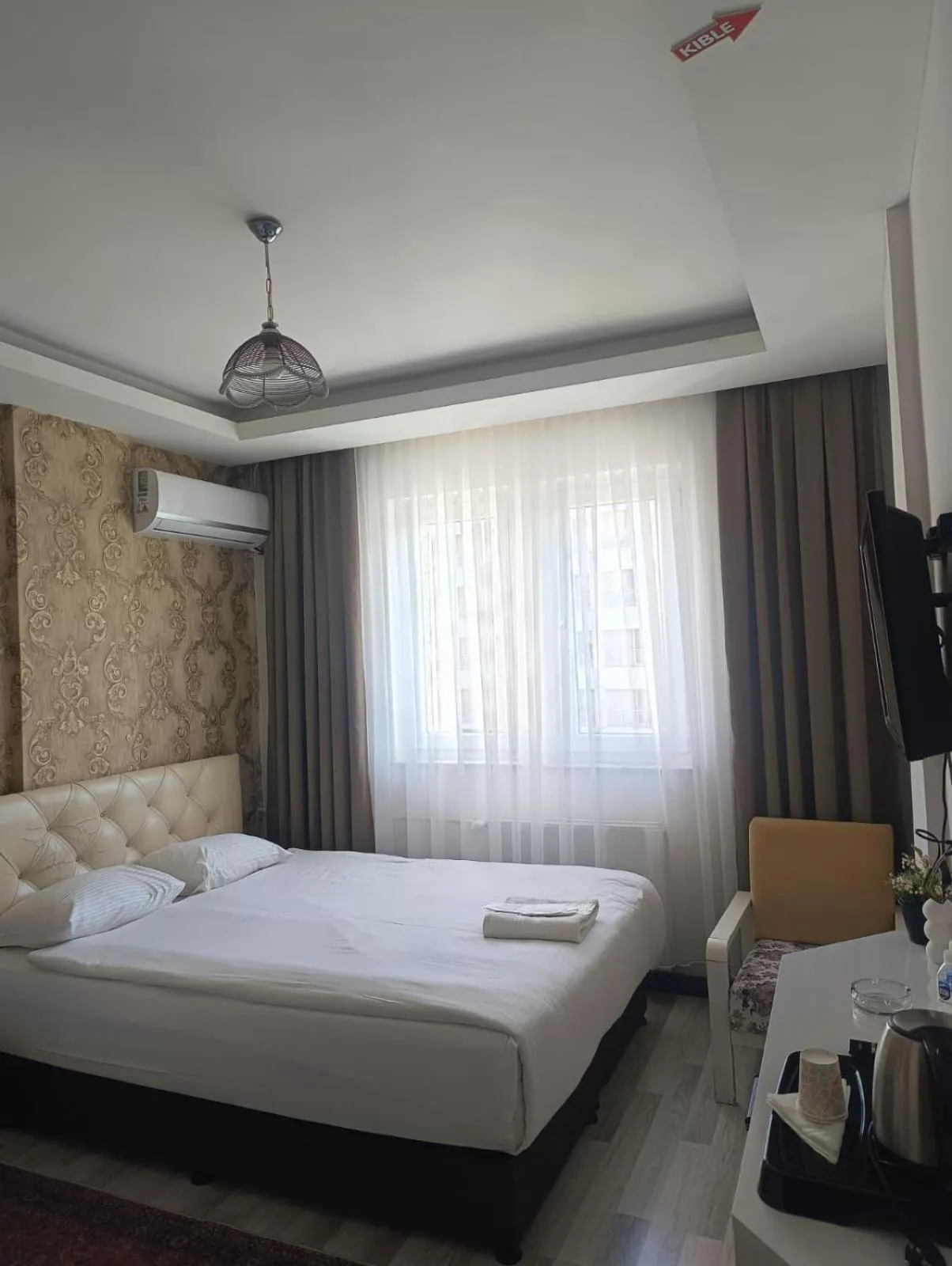 Living room, Bed in HOTEL SEVEN PARK