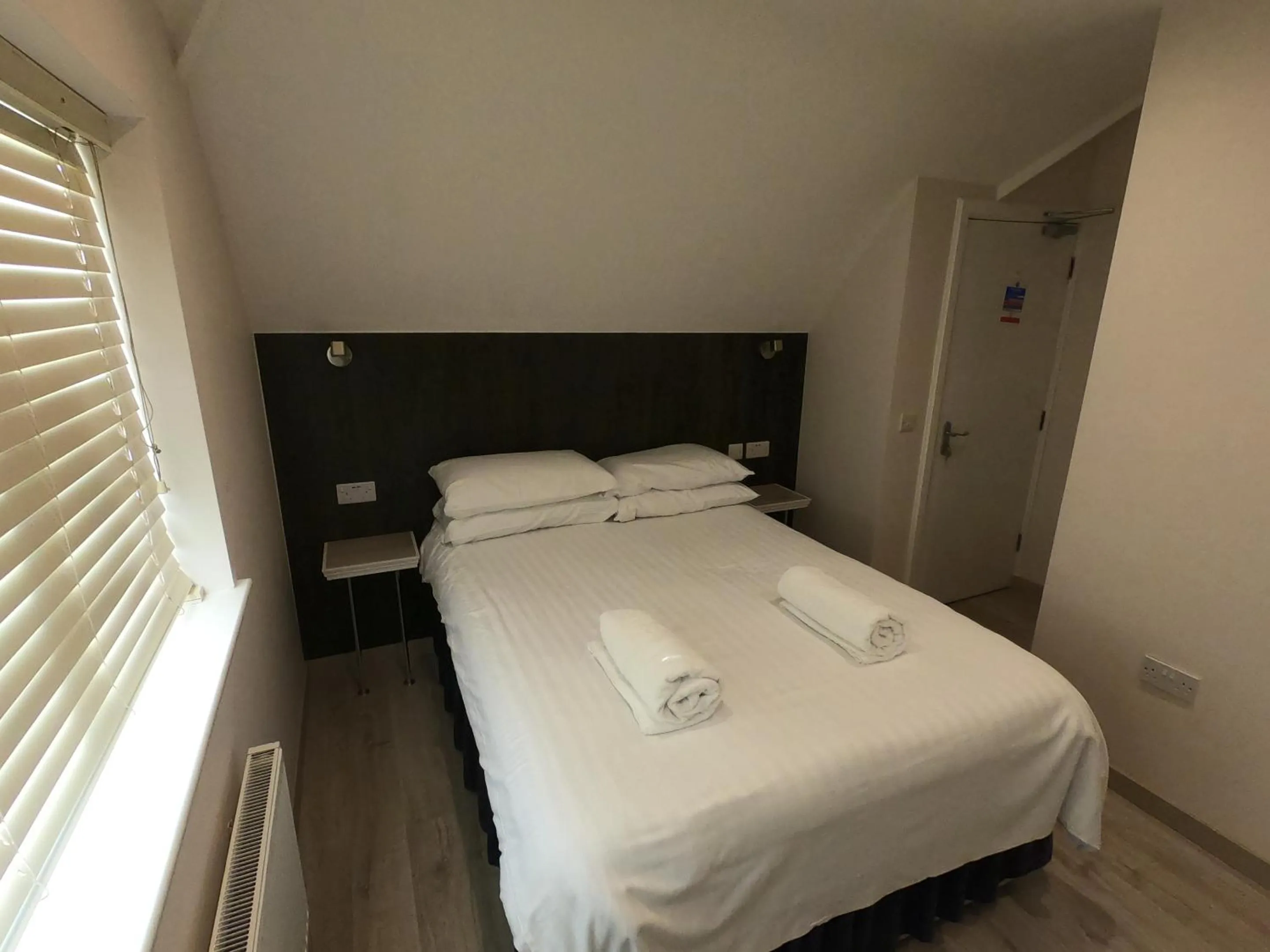 Bedroom, Bed in Debden Guest House