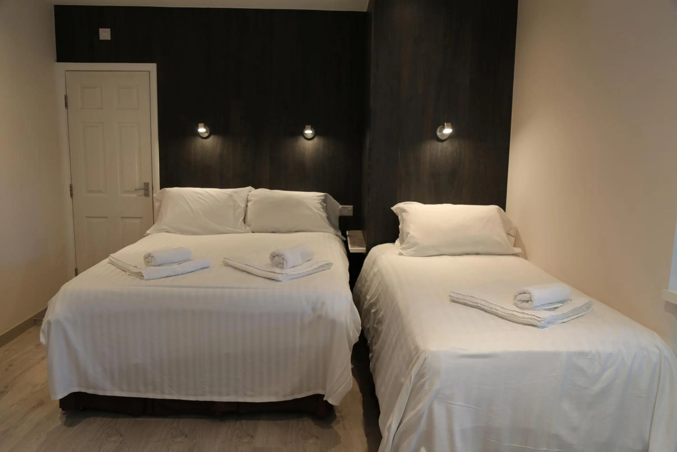 Bedroom, Bed in Debden Guest House