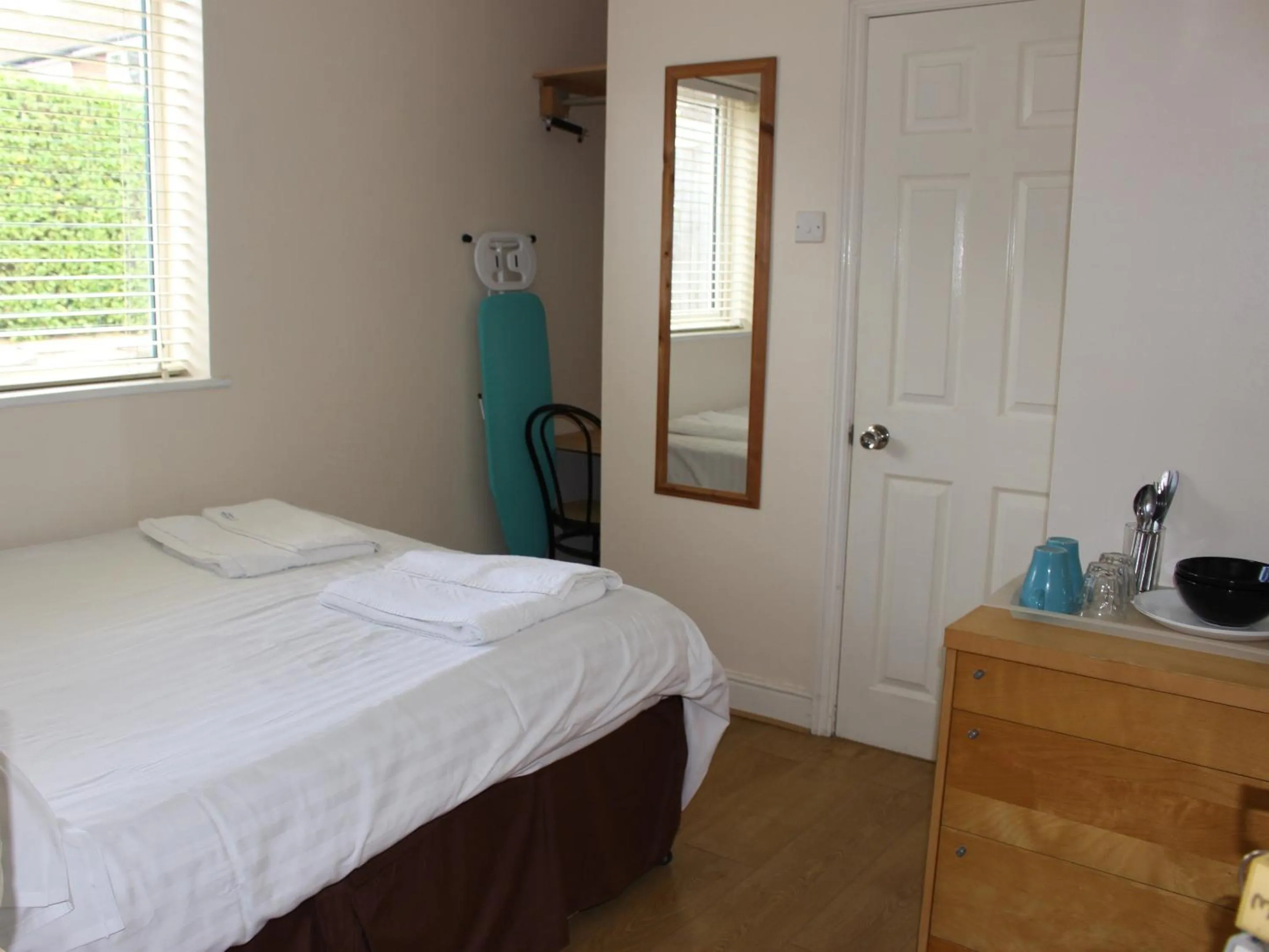 Bedroom, Bed in Debden Guest House