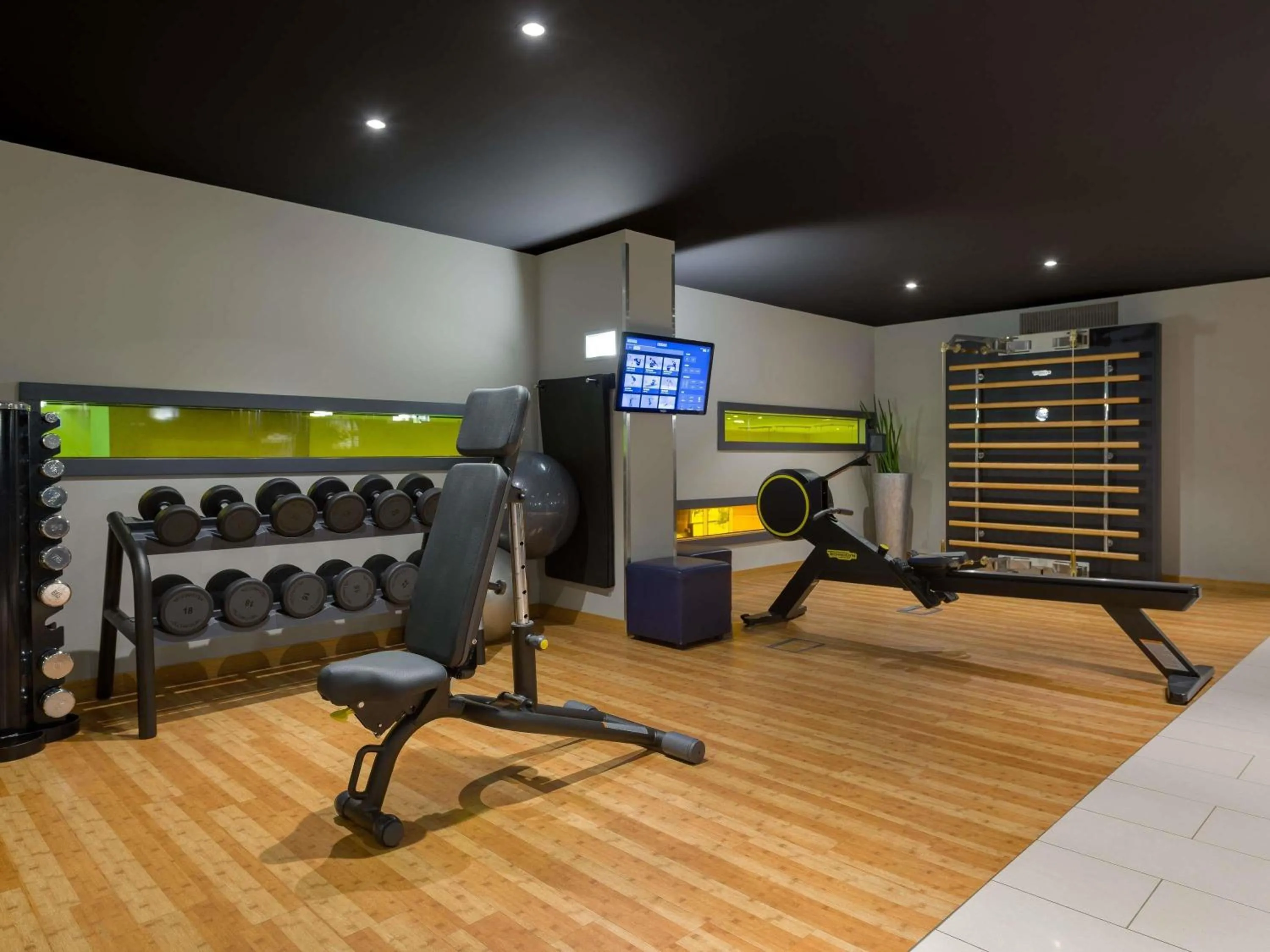 Fitness centre/facilities in Mövenpick Hotel Amsterdam City Centre
