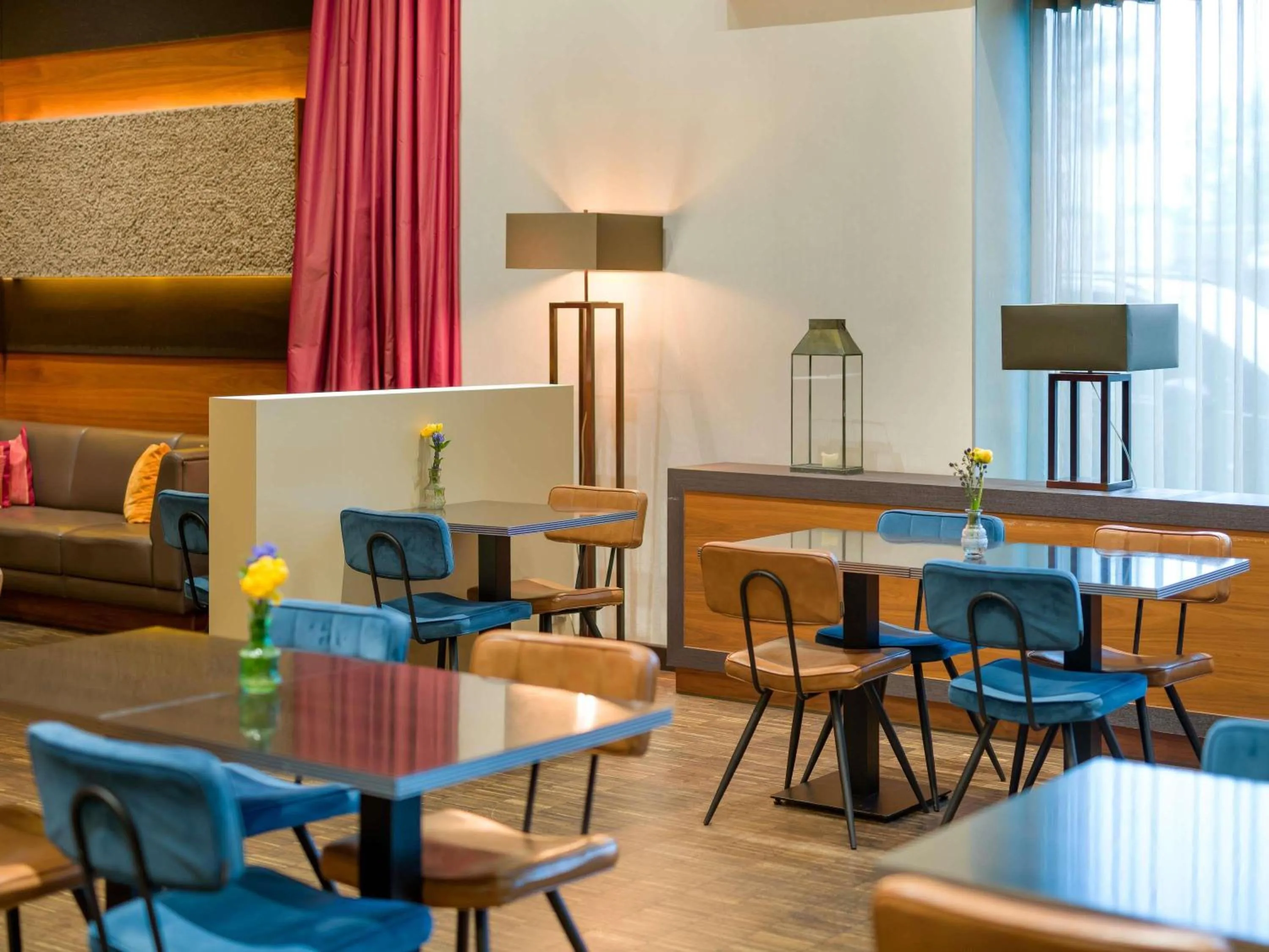 Lounge or bar in Mövenpick Hotel Amsterdam City Centre