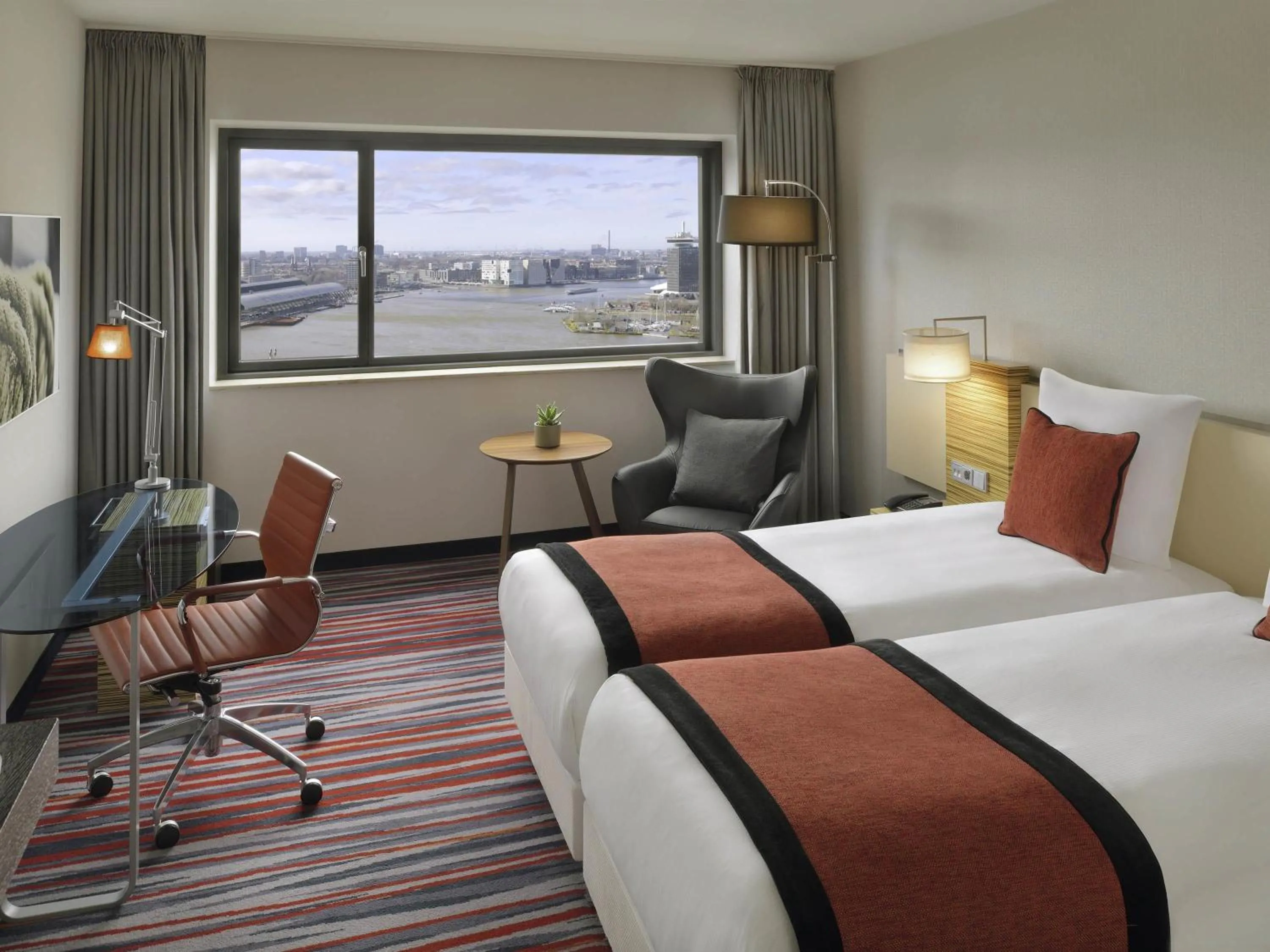 Bedroom, Bed in Mövenpick Hotel Amsterdam City Centre