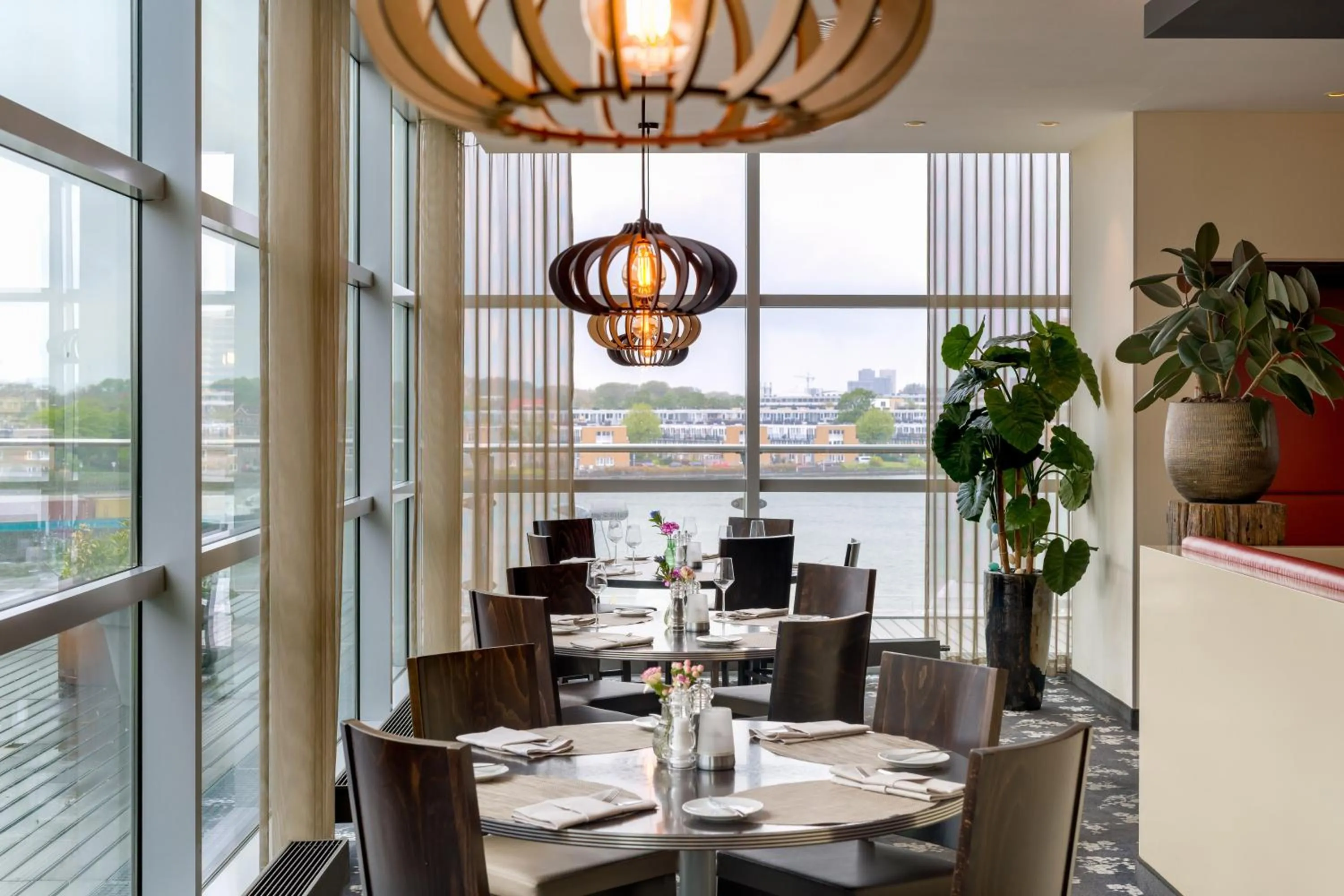 Restaurant/places to eat in Mövenpick Hotel Amsterdam City Centre