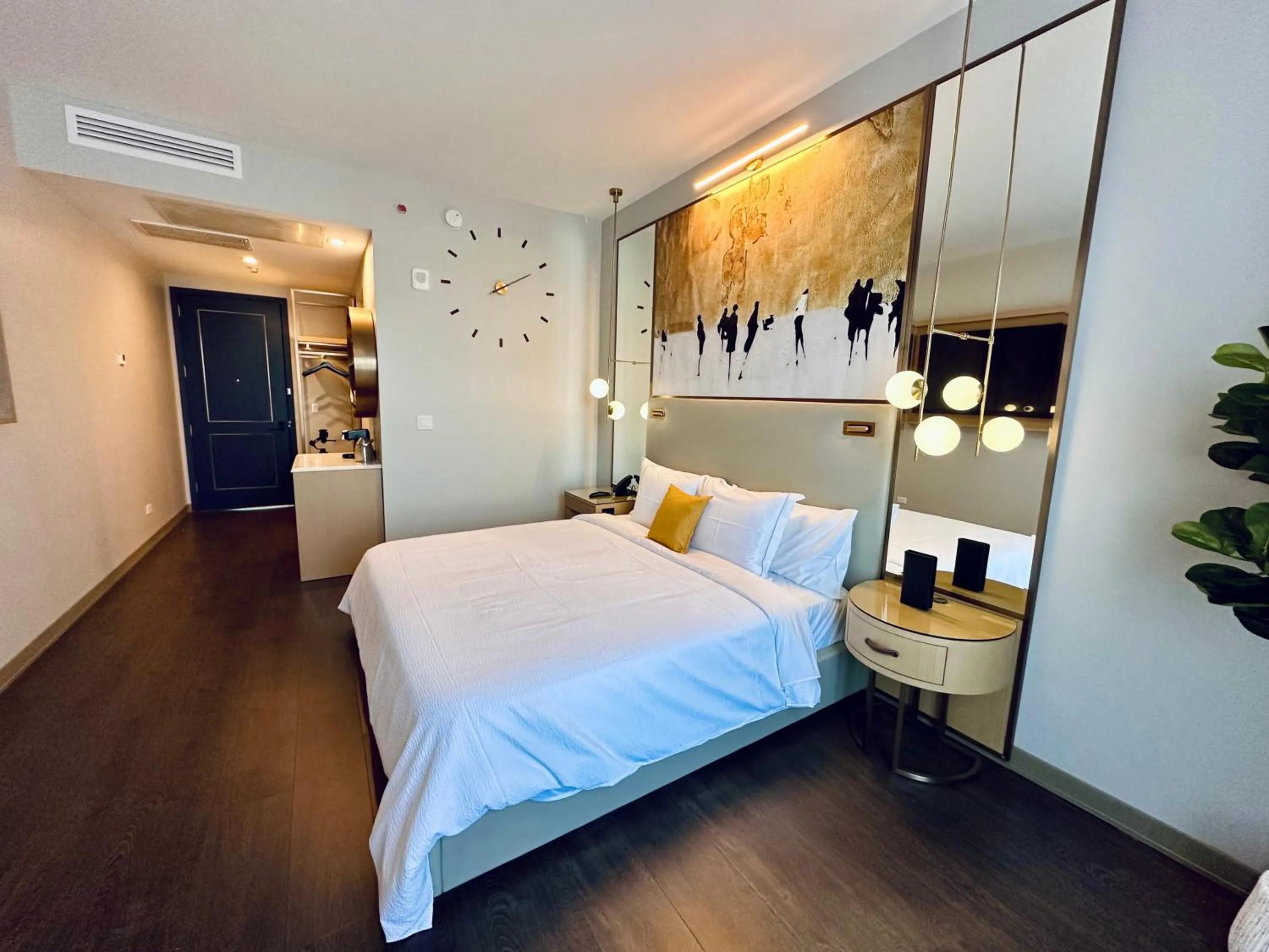 Photo of the whole room, Bed in Chez Hotel