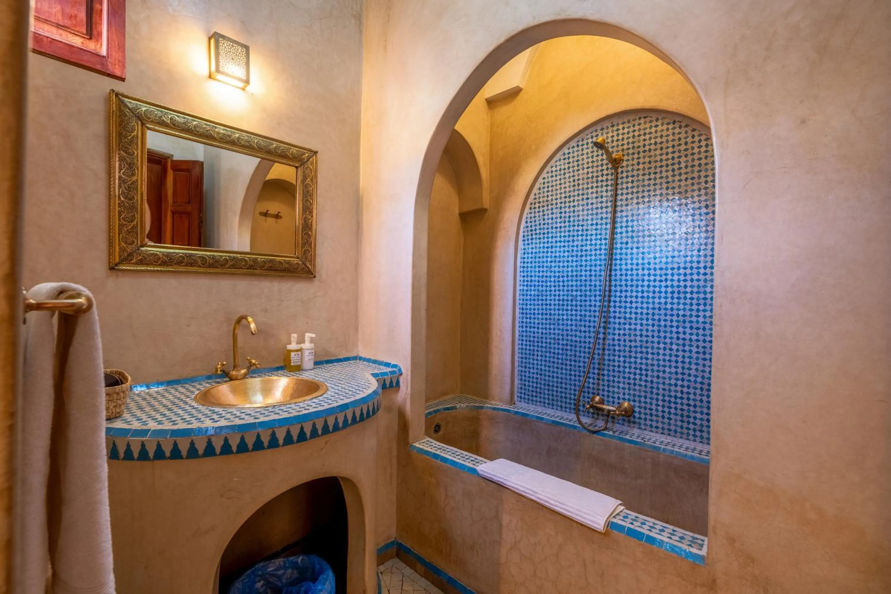 Shower in Riad Amalia