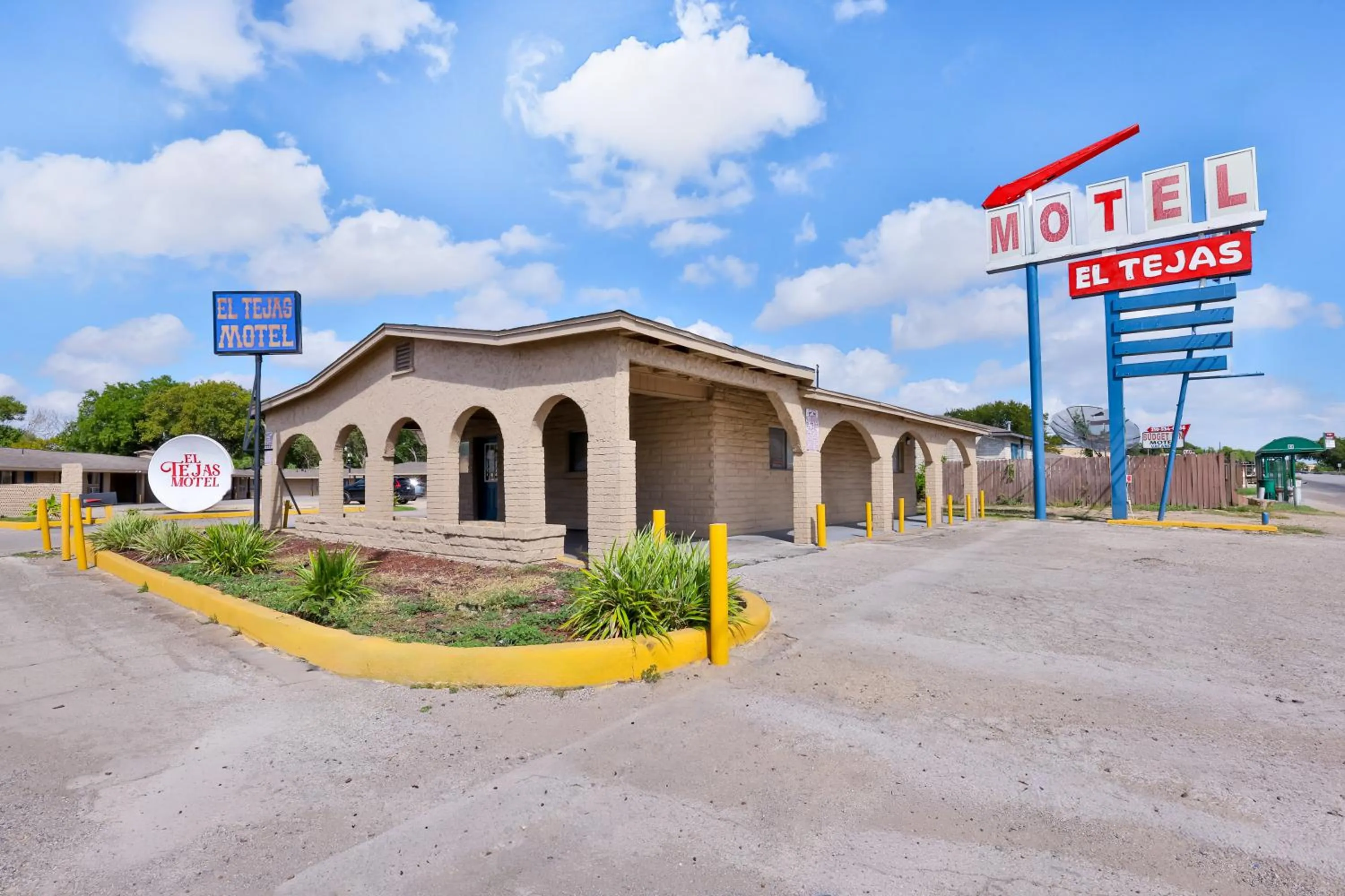 EL TEJAS MOTEL