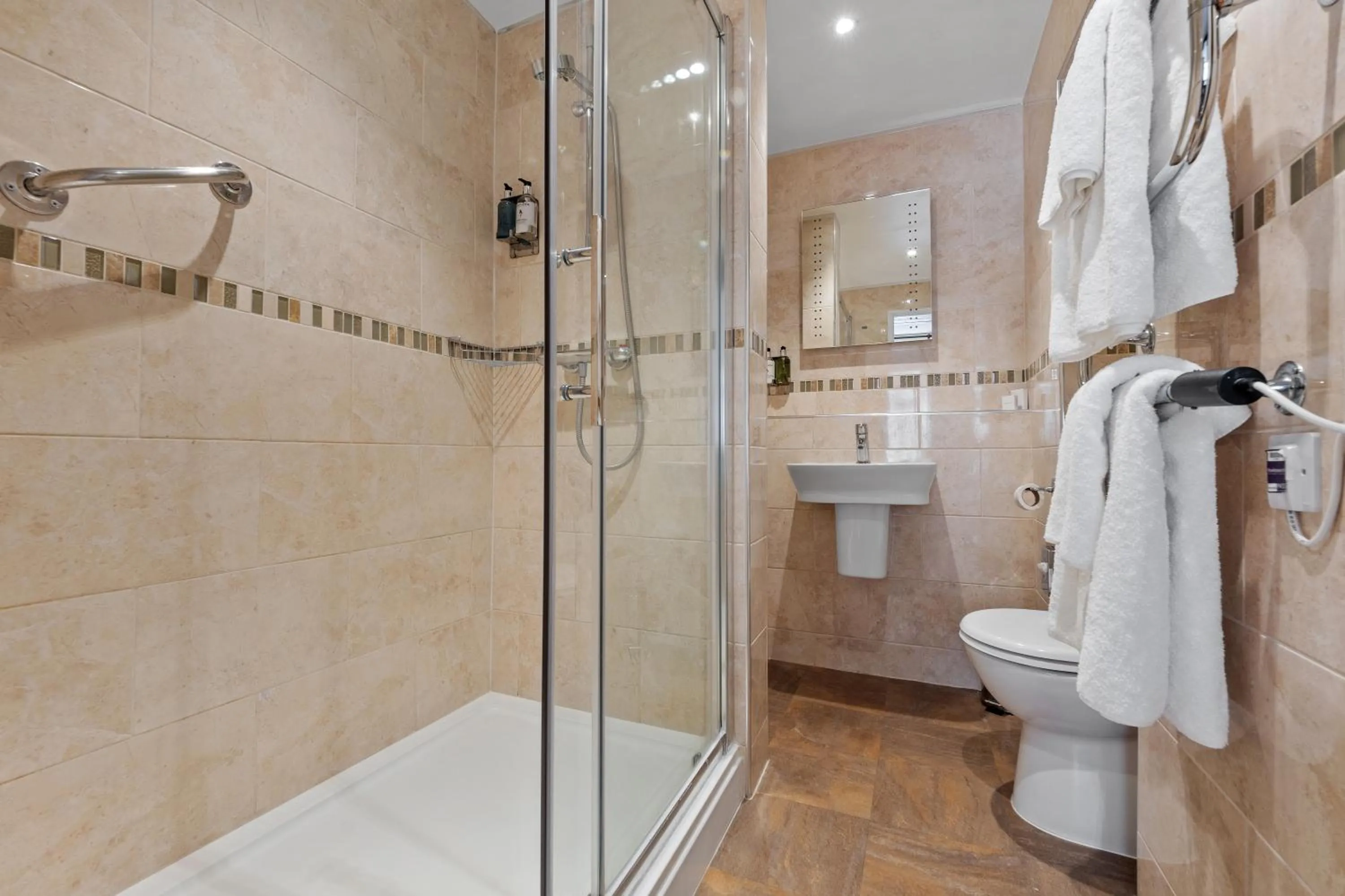 Shower in Sleeping Bear Hotels Dorchester